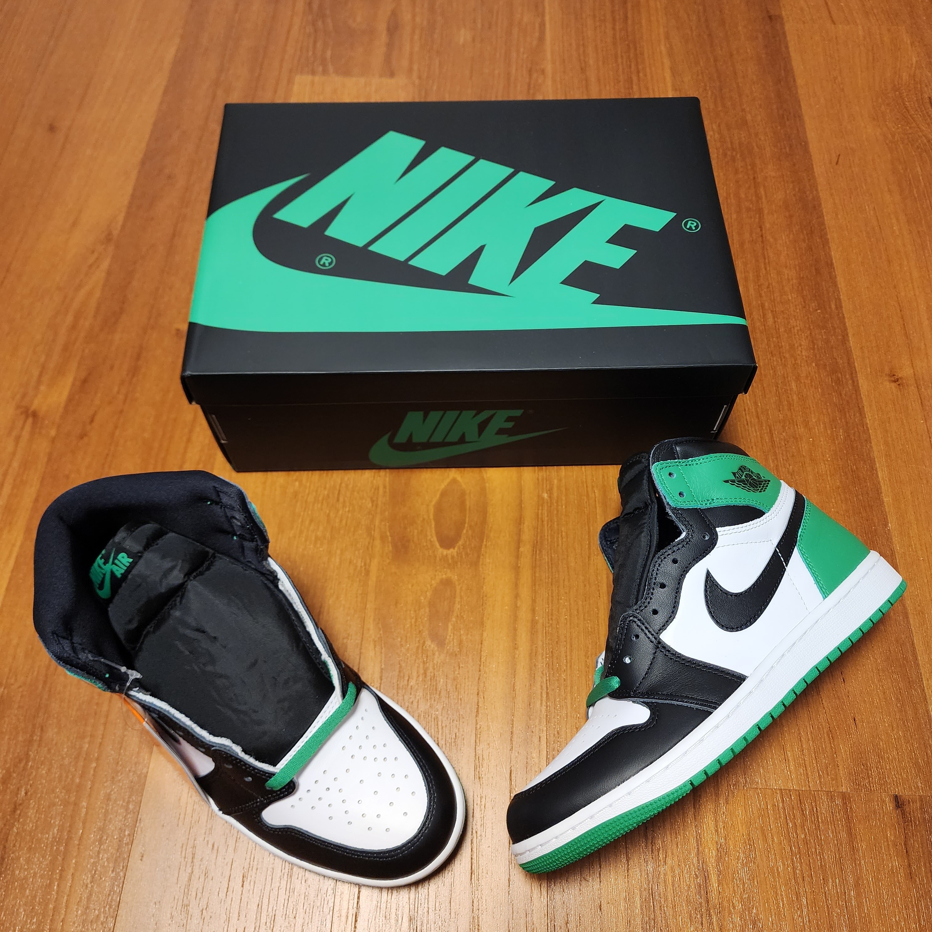 Jordan 1 Retro High OG Black and Lucky Green 착용 스타일 - 2