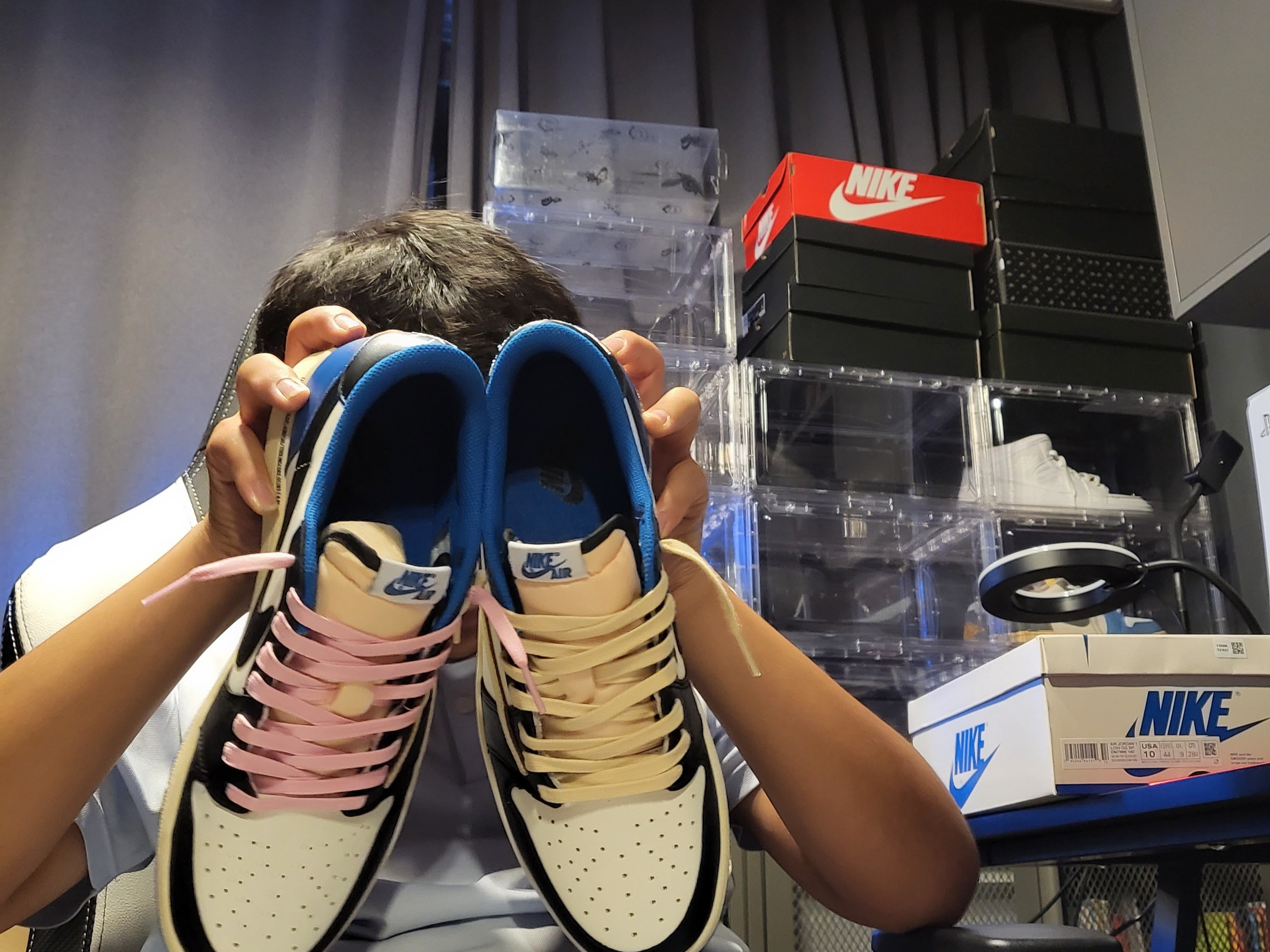 Jordan 1 x Travis Scott x Fragment Retro Low OG SP Military Blue, Playstation 5 Blu-ray Edition (SIEK 220V) 착용 스타일 - 3