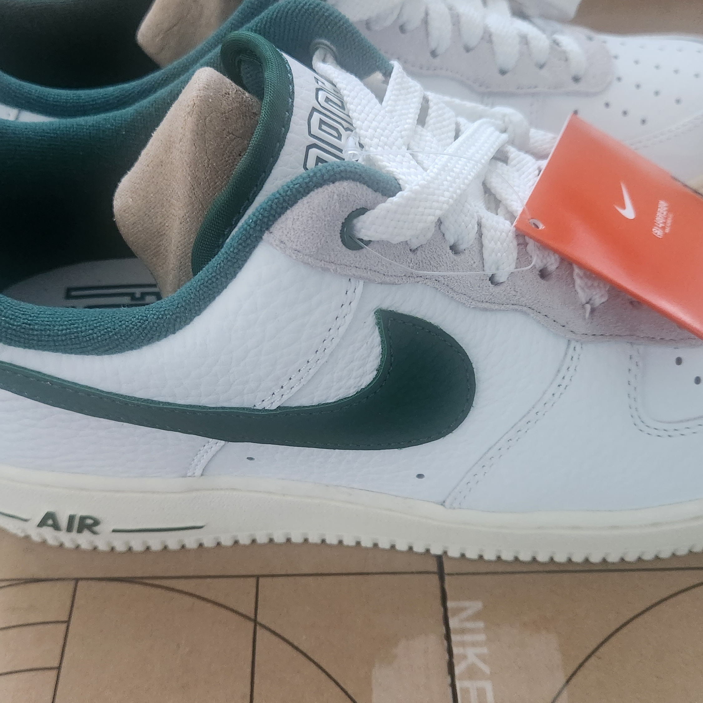 (W) Nike Air Force 1 '07 LX Summit White Gorge Green 착용 스타일 - 4