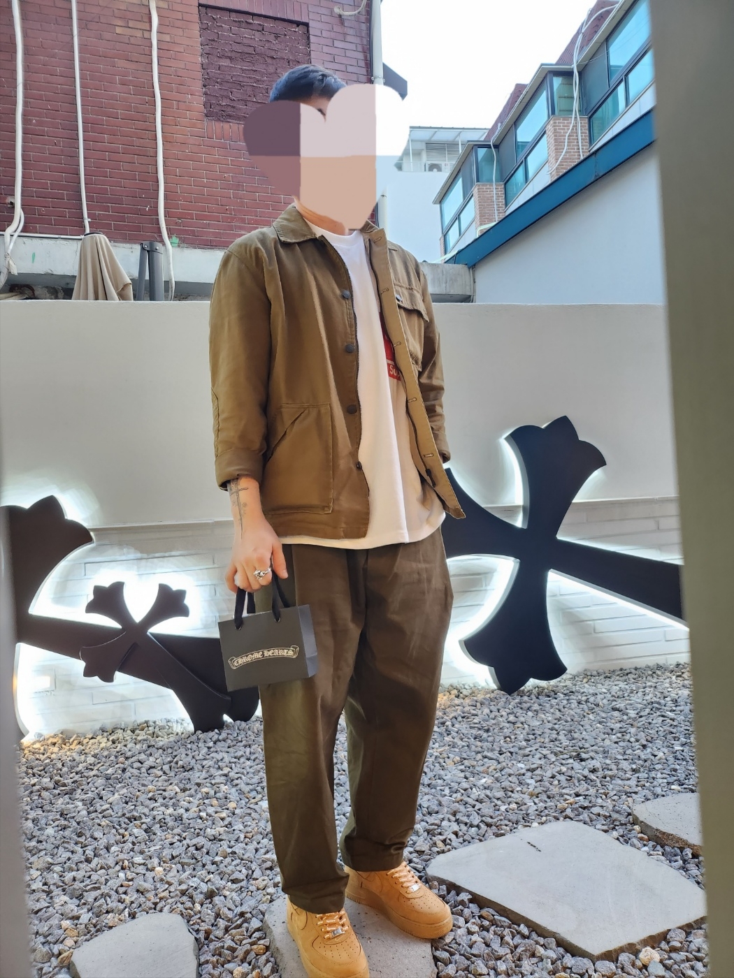Nike x Supreme Air Force 1 Low Flax, Supreme x The North Face Printed Pocket T-Shirt White - 23SS 착용 스타일