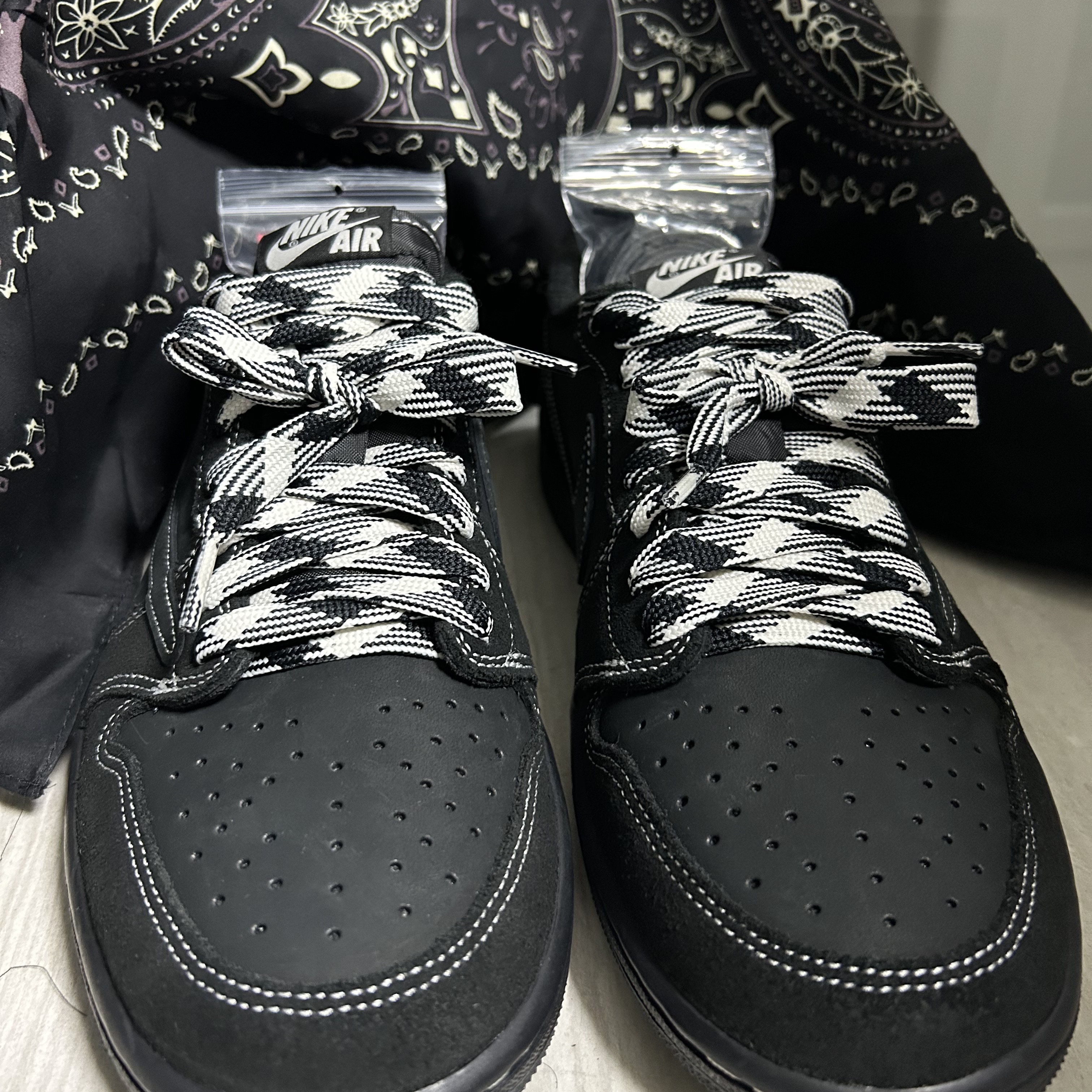 Jordan 1 x Travis Scott Retro Low OG SP Black Phantom 착용 스타일