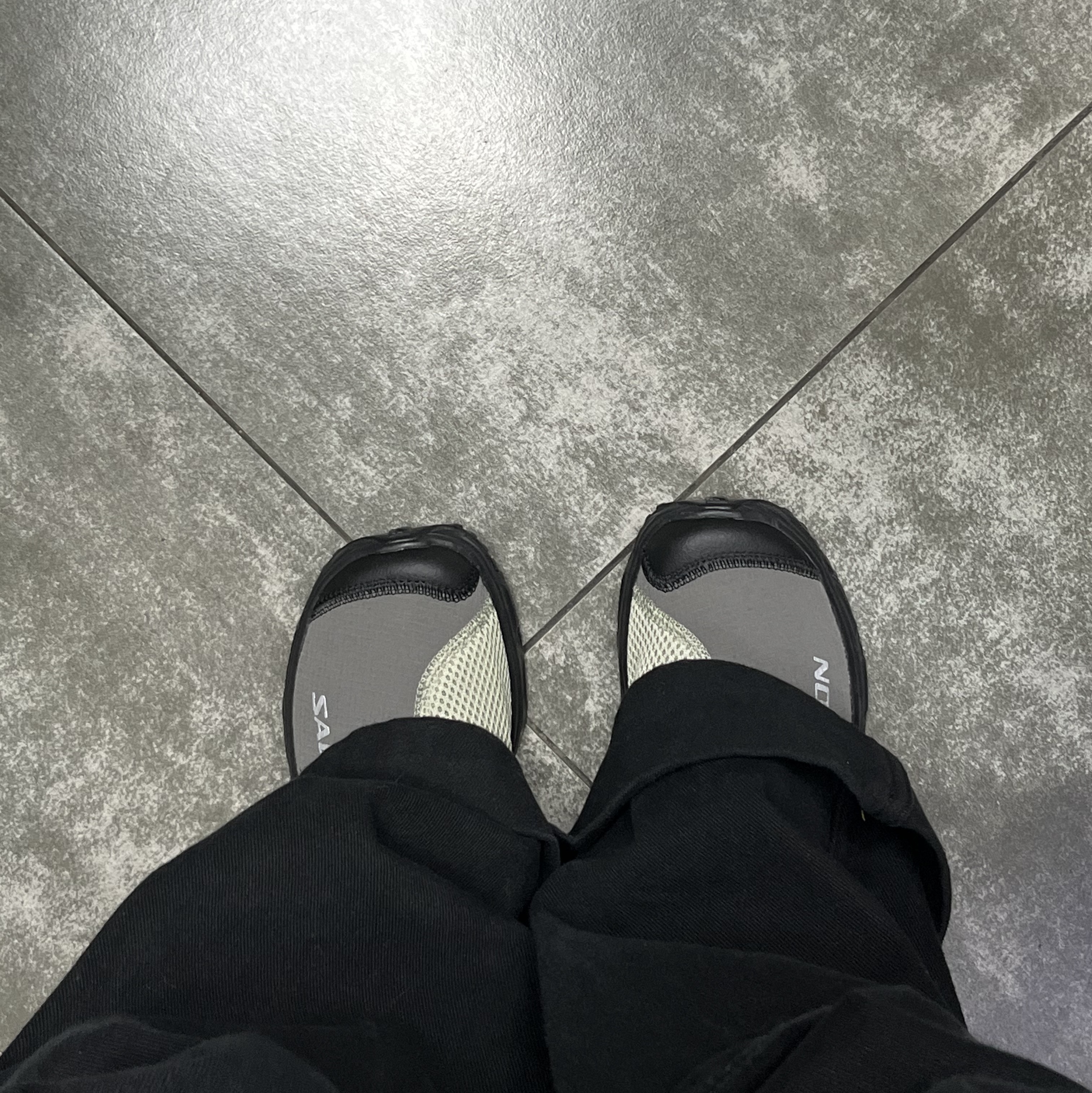 Salomon RX Slide 3.0 Pewter 착용 스타일