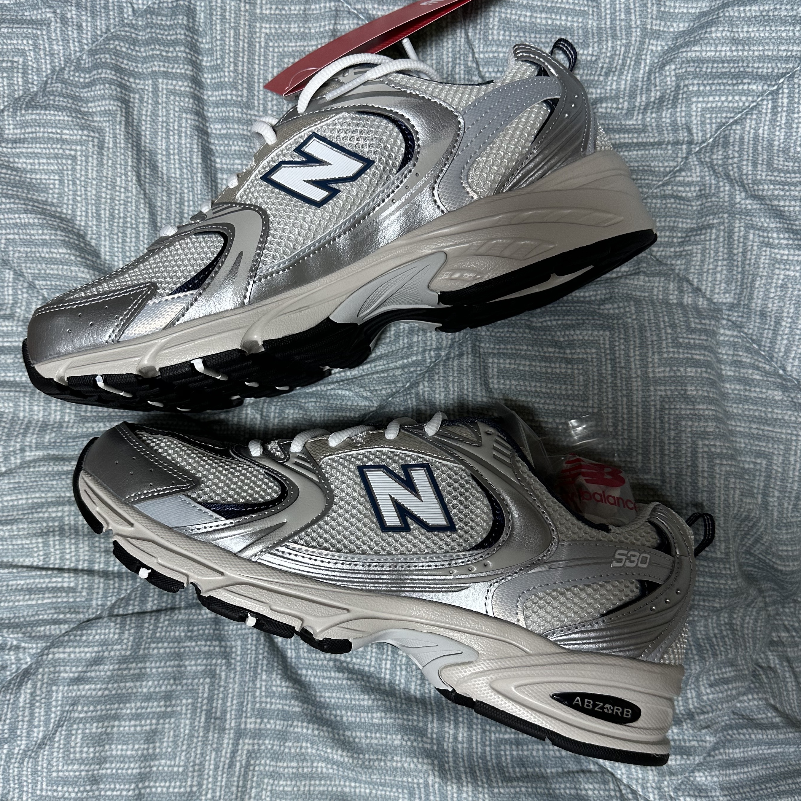New Balance 530 Steel Grey 착용 스타일 - 3