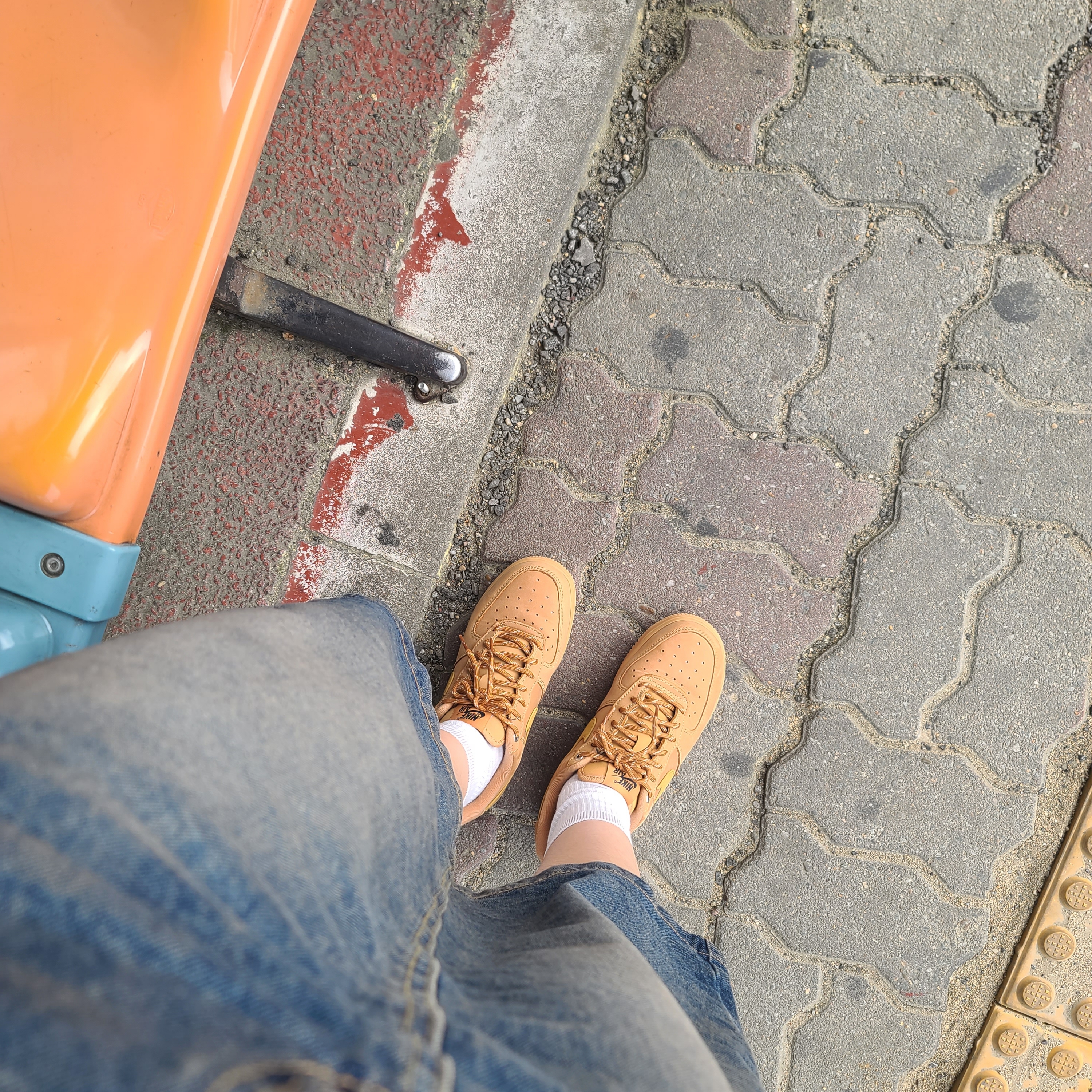 Nike Air Force 1 '07 WB Flax 착용 스타일 - 2