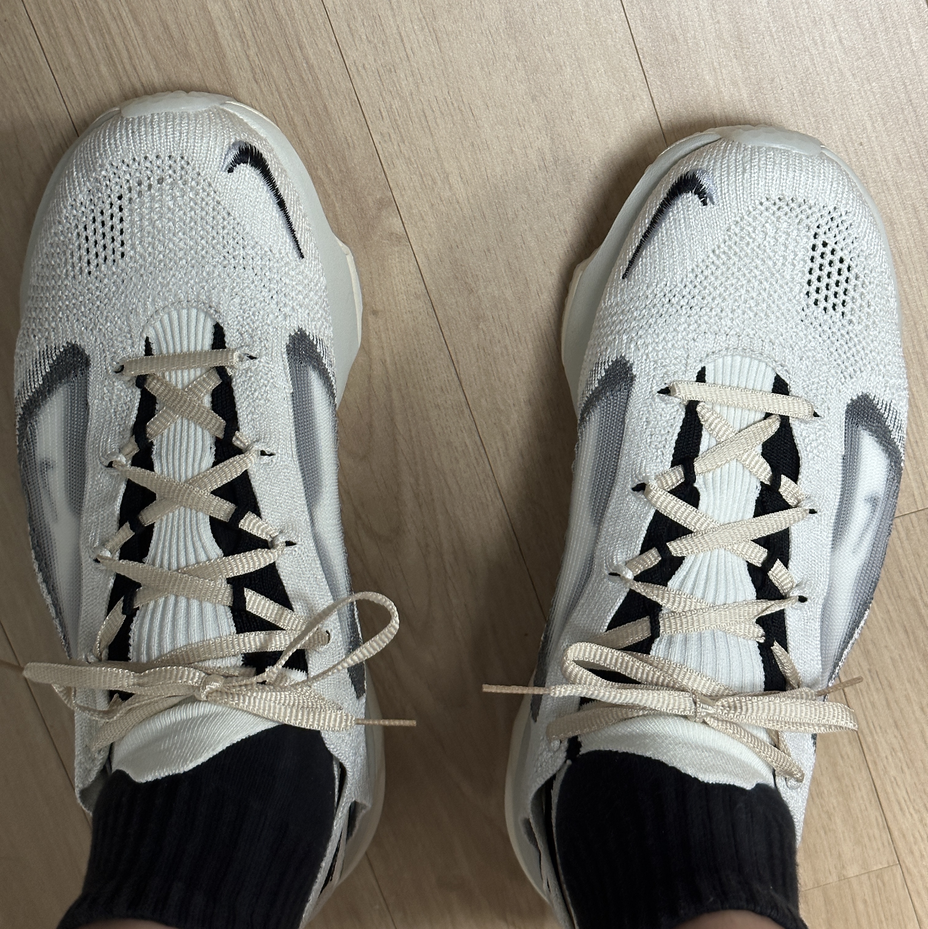 Nike Spark Flyknit Platinum Tint and Coconut Milk 착용 스타일 - 1