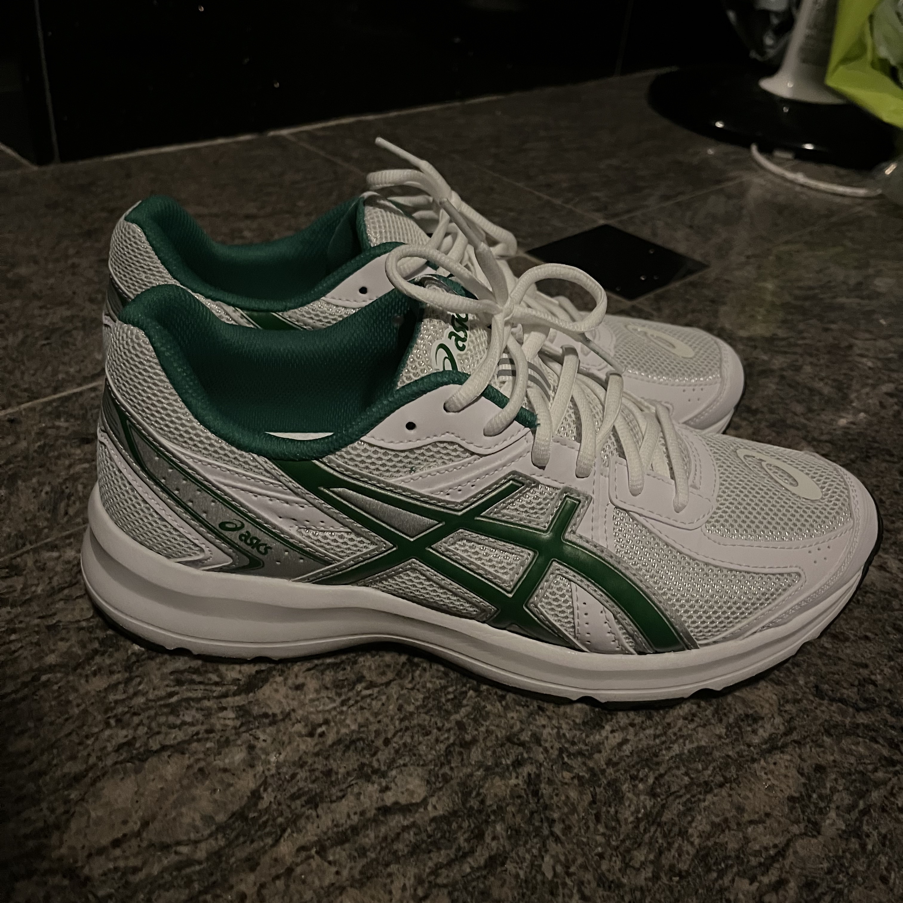 Asics Jog 100 S White Green - 2E Wide 착용 스타일