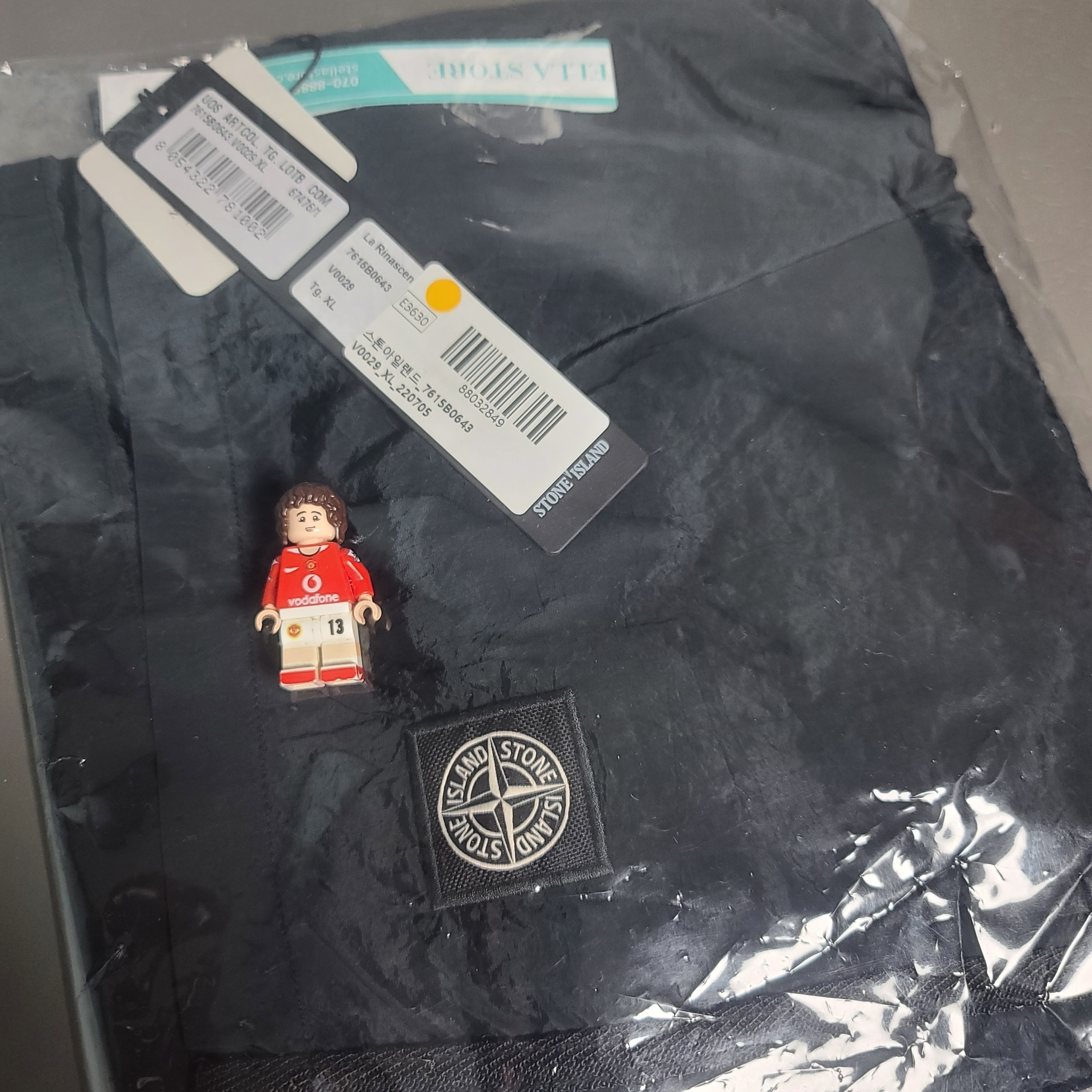 Stone Island B0643 Nylon Metal Swimming Trunk Black - 22SS 착용 스타일