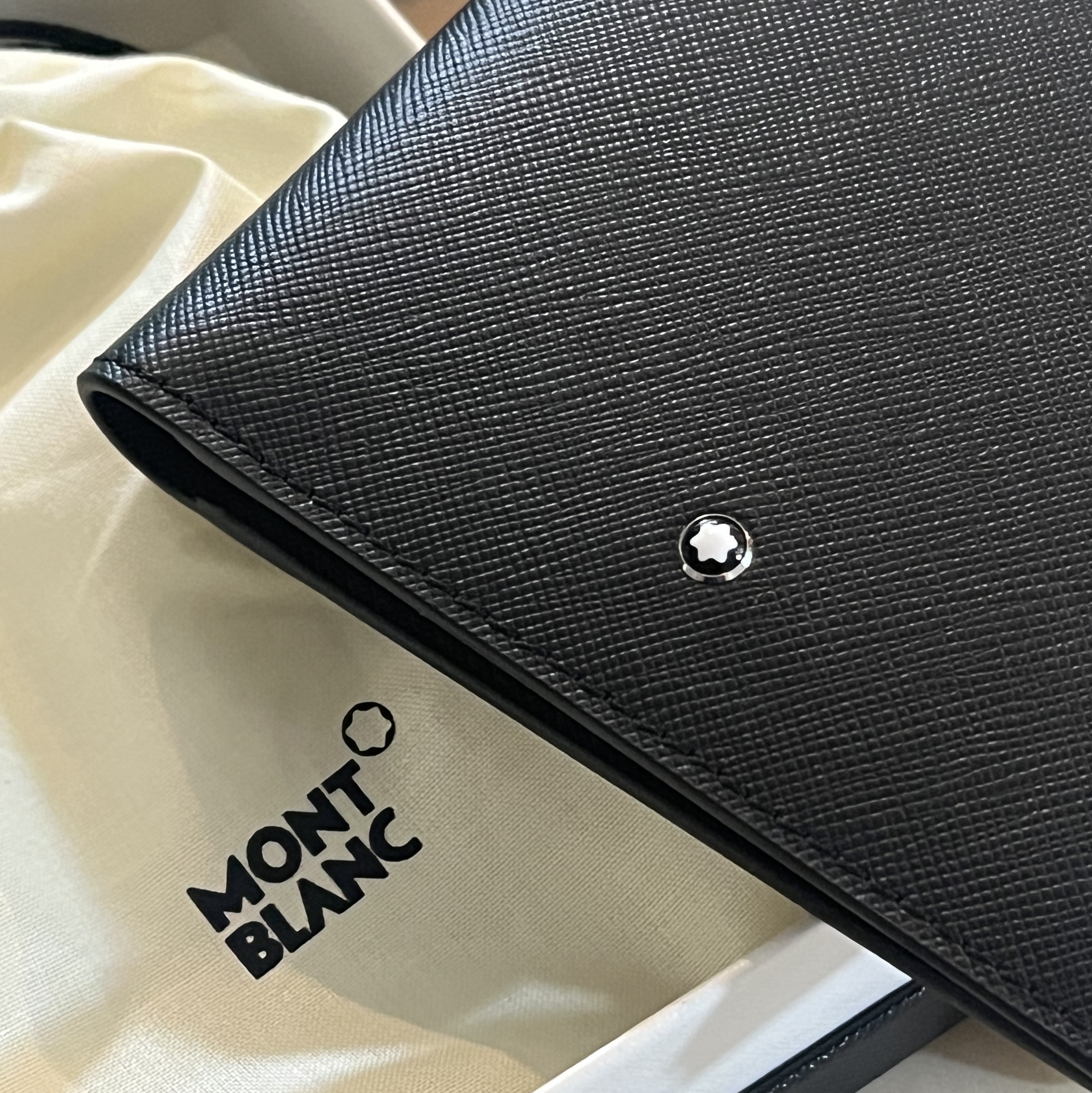 Montblanc Sartorial 6cc Wallet Black 착용 스타일