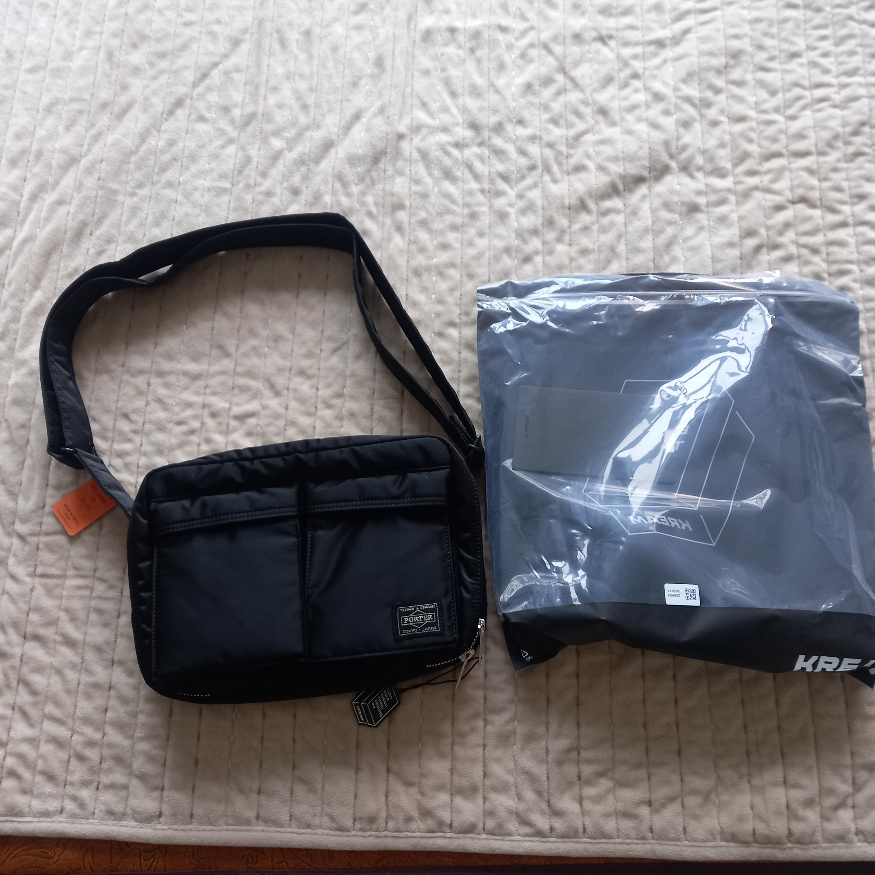 Porter Tanker Shoulder Bag S Black 착용 스타일 - 1