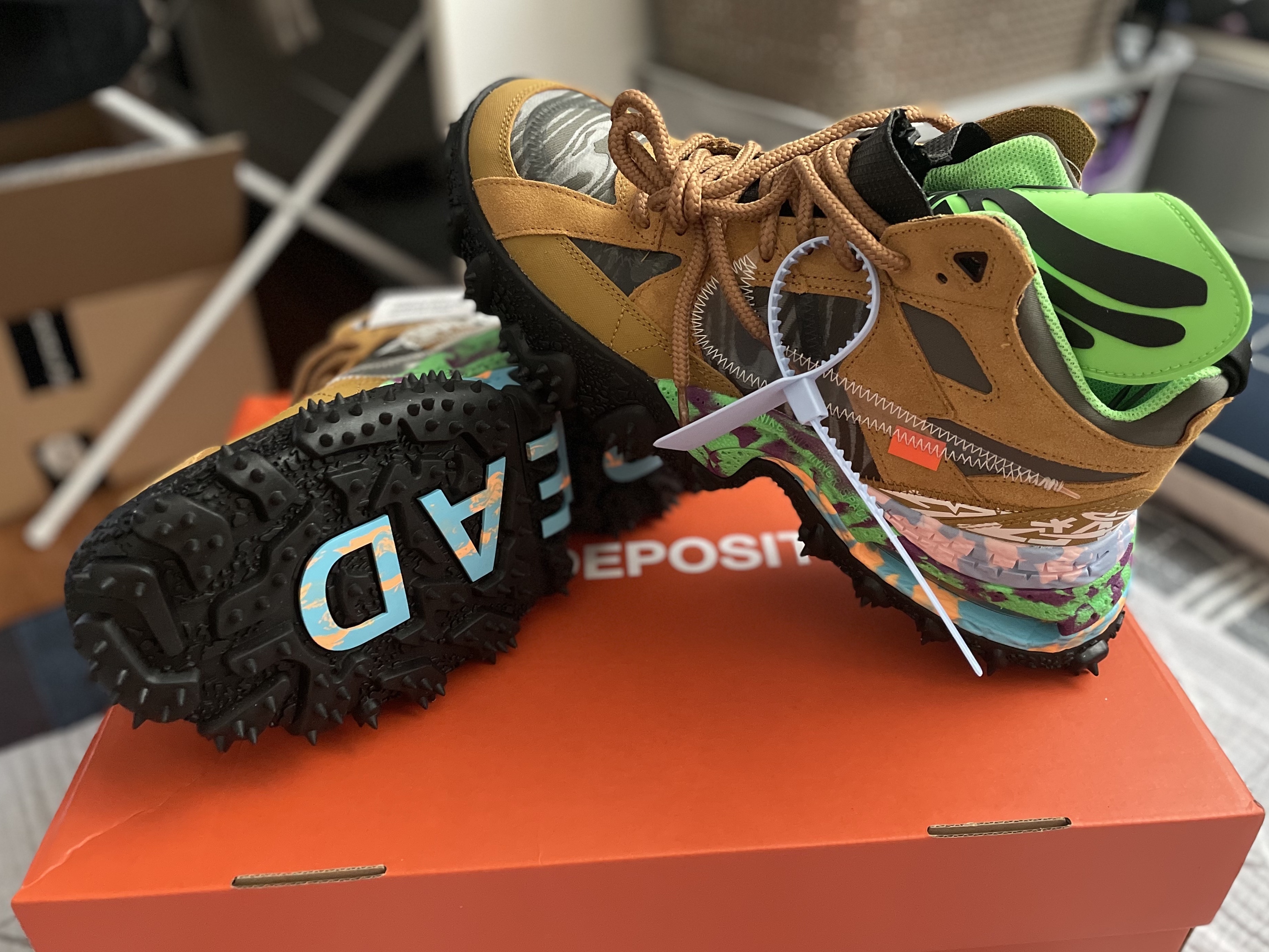 Nike x Off-White Terra Forma Wheat and Green Strike 착용 스타일