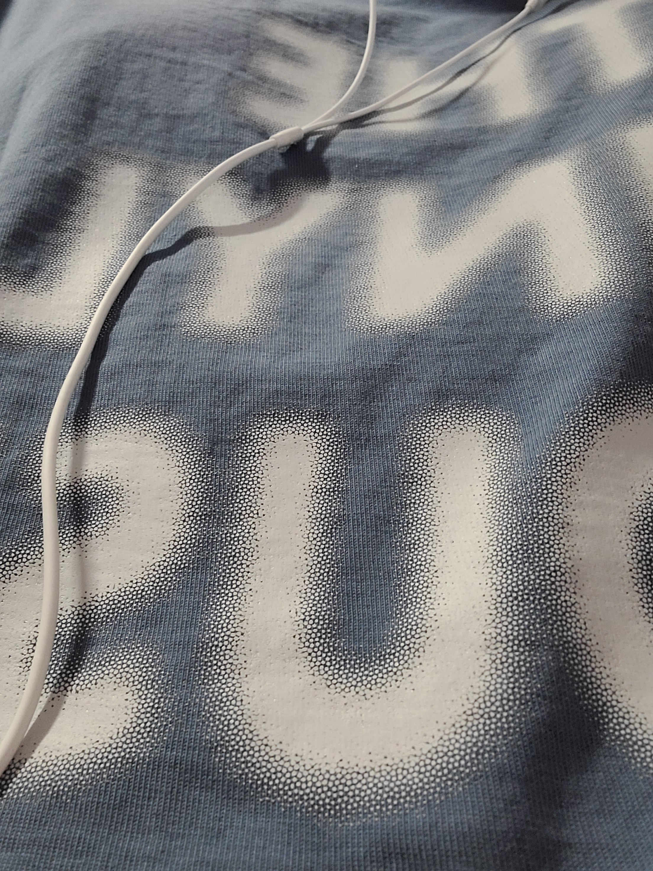 Thevinylhouse Spray Logo T-Shirt Blue 착용 스타일 - 1