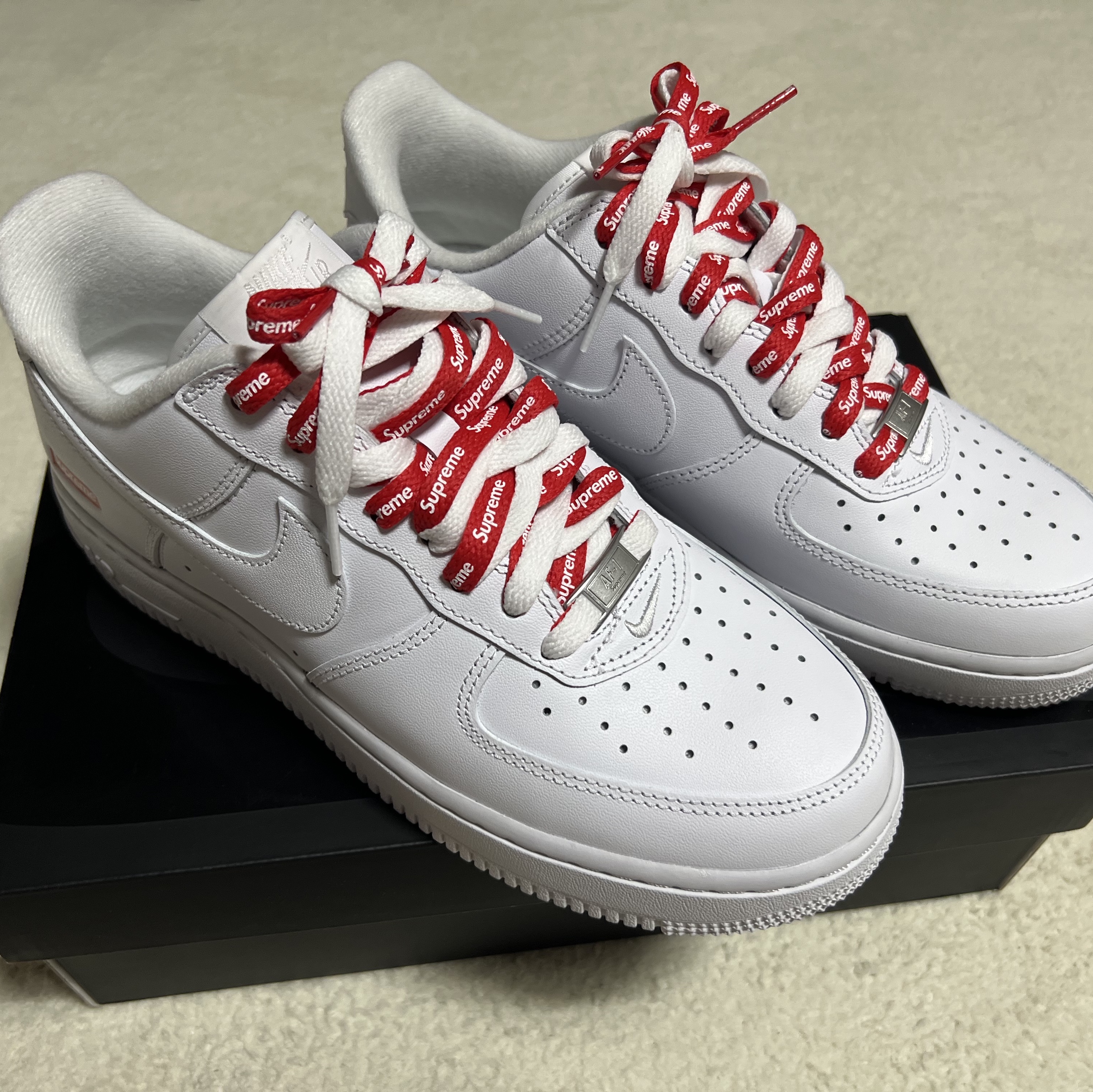 Nike x Supreme Air Force 1 Low White 착용 스타일