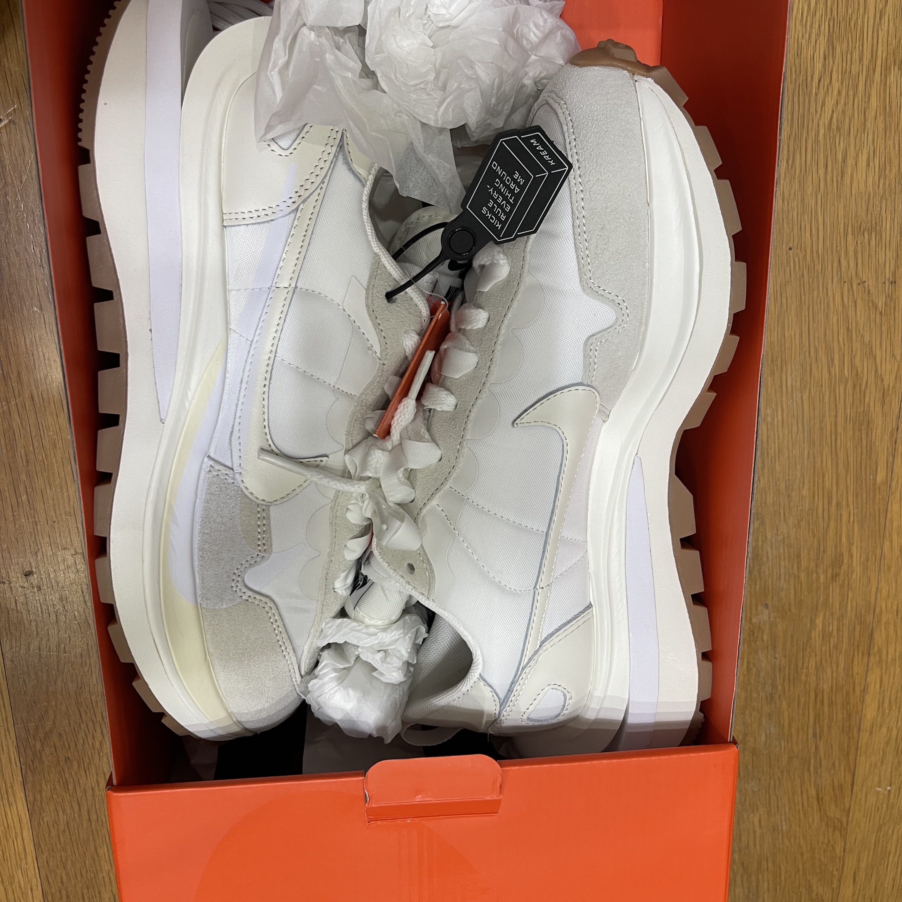 Nike x Sacai VaporWaffle White and Gum 착용 스타일