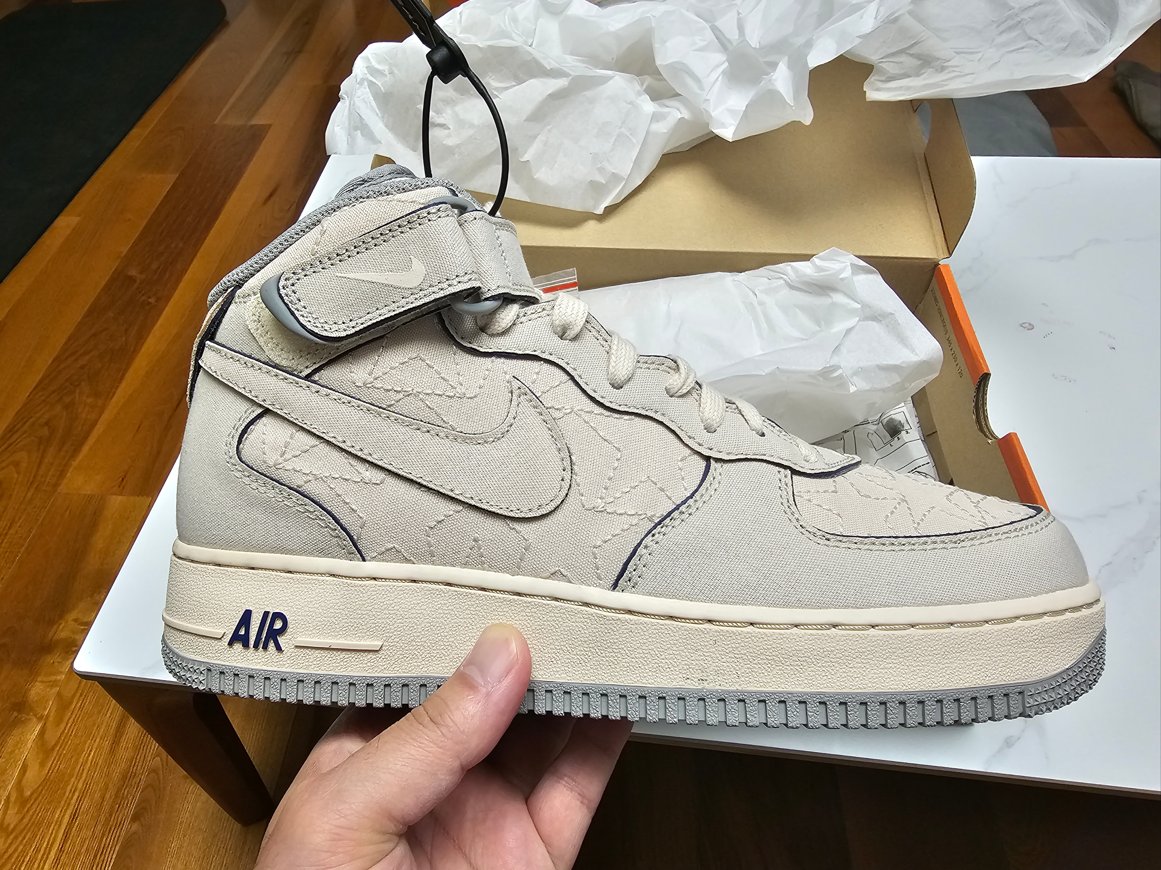 Nike Air Force 1 Mid '07 Pearl White 착용 스타일