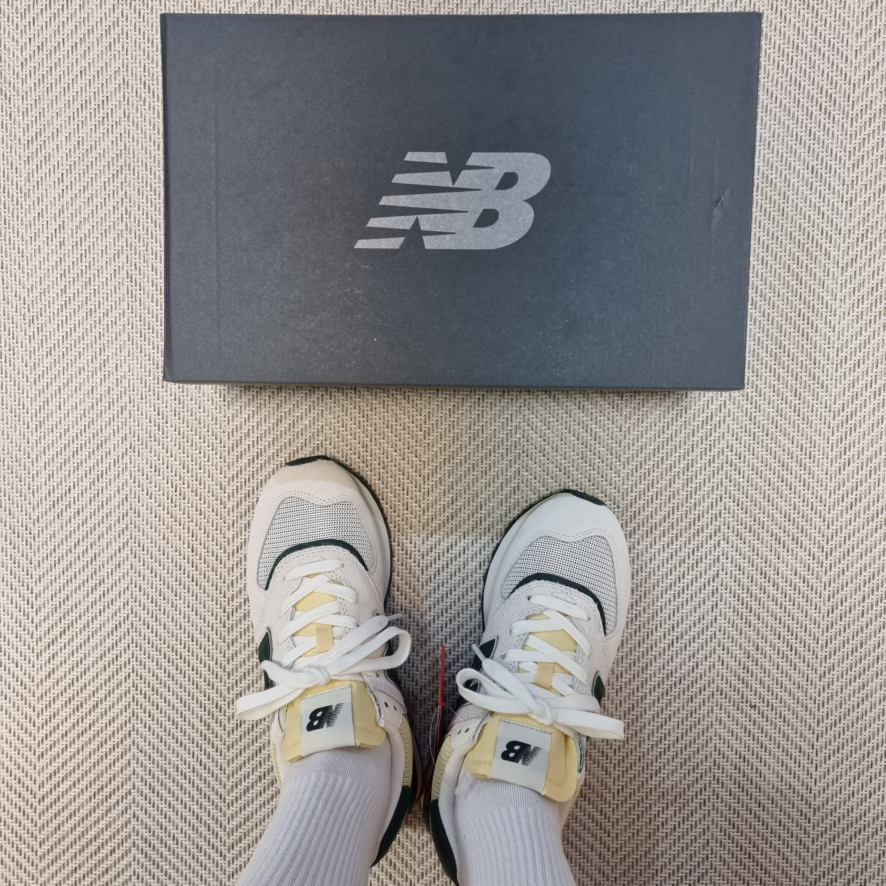 뉴발란스 574 레거시 화이트 그린 착용 스타일 - 1
