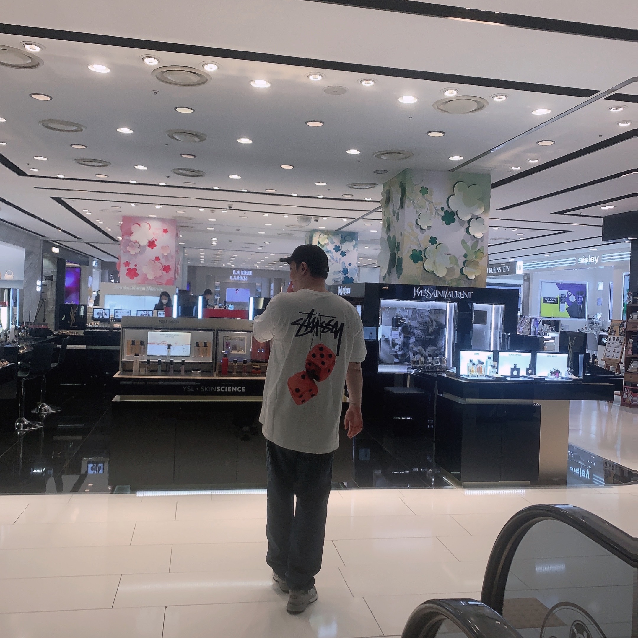 Rolex Submariner Date 41mm 126610LN Black Oyster, Stussy Fuzzy Dice T-Shirt White 착용 스타일 - 2