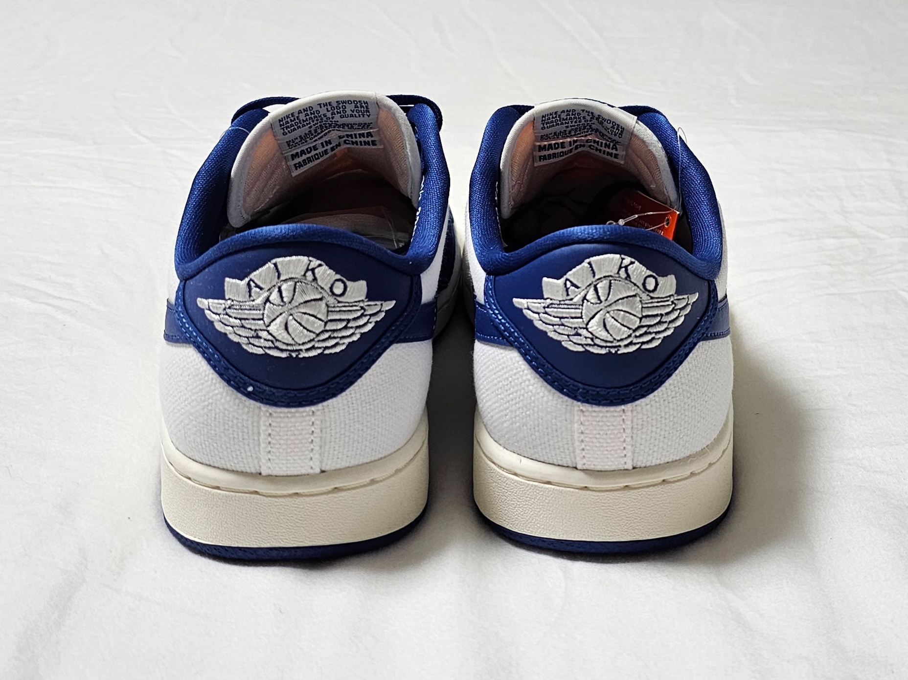 Jordan 1 KO Low White Dark Royal Blue 착용 스타일 - 5