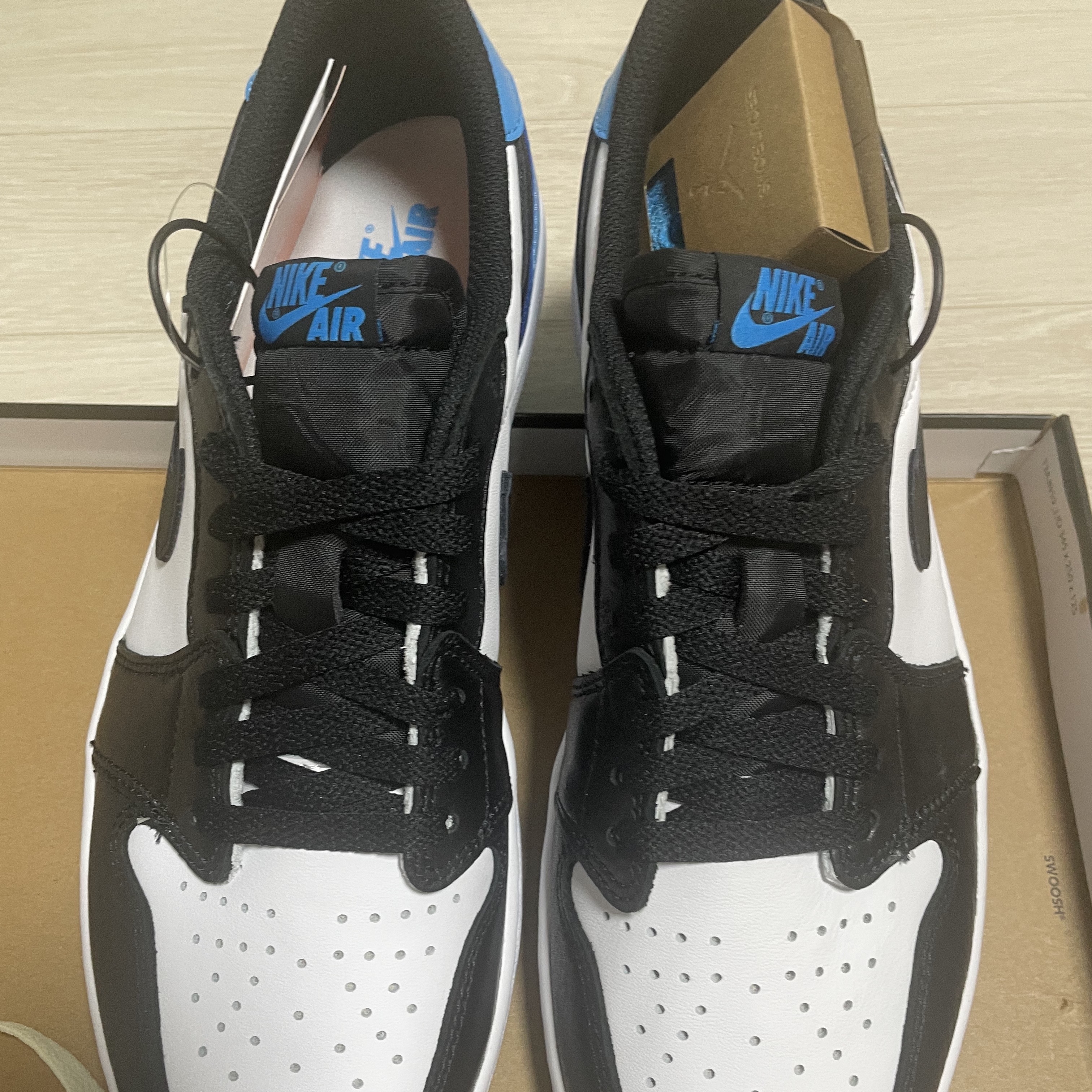 Jordan 1 Retro Low OG Black and Dark Powder Blue 착용 스타일