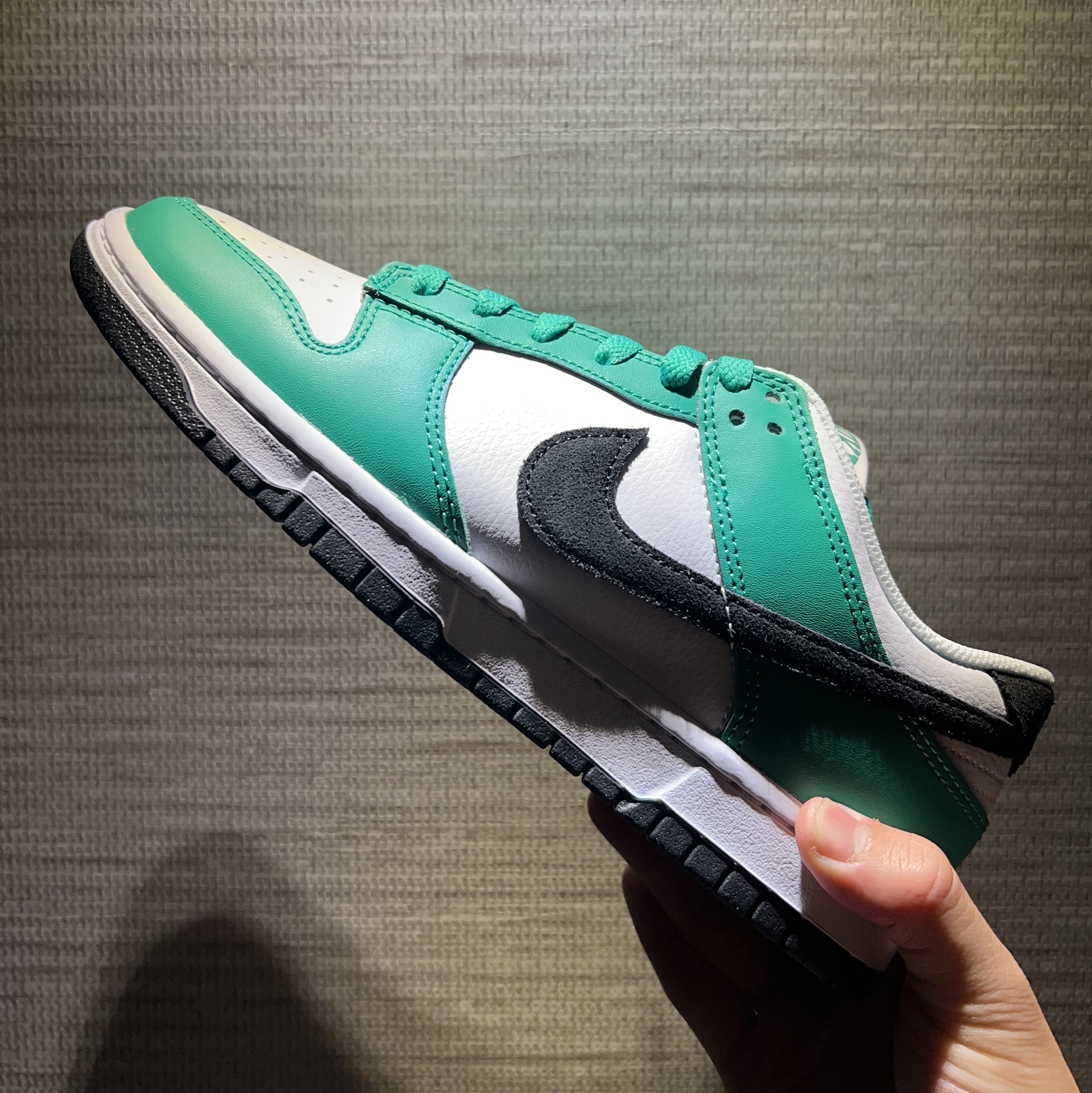 Nike Dunk Low White Green 착용 스타일