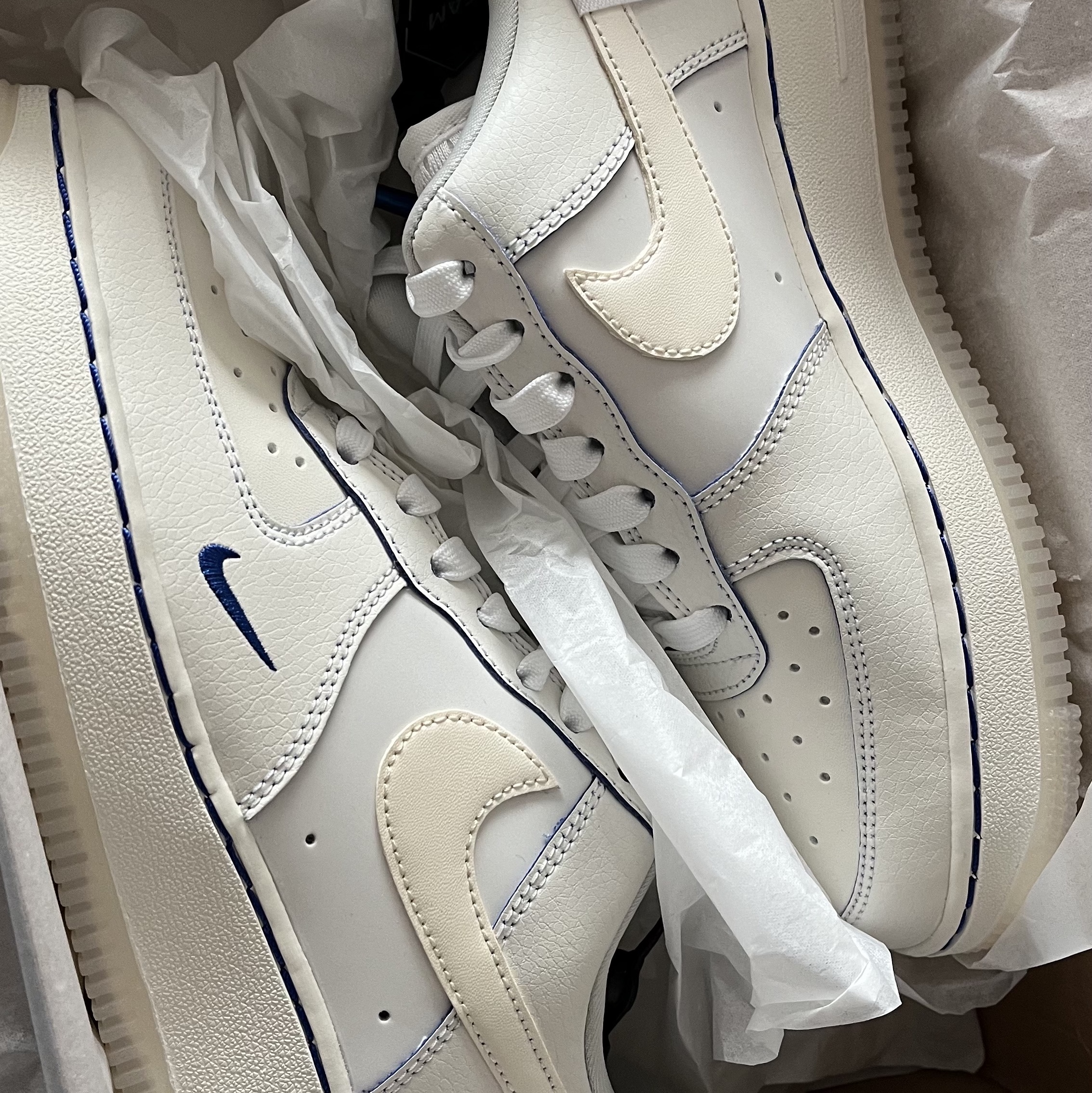 (W) Nike Air Force 1 '07 LX Game Royal Sail 착용 스타일