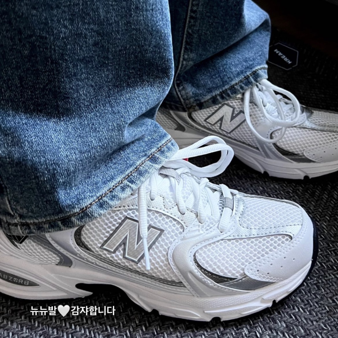 New Balance 530 White Silver 착용 스타일