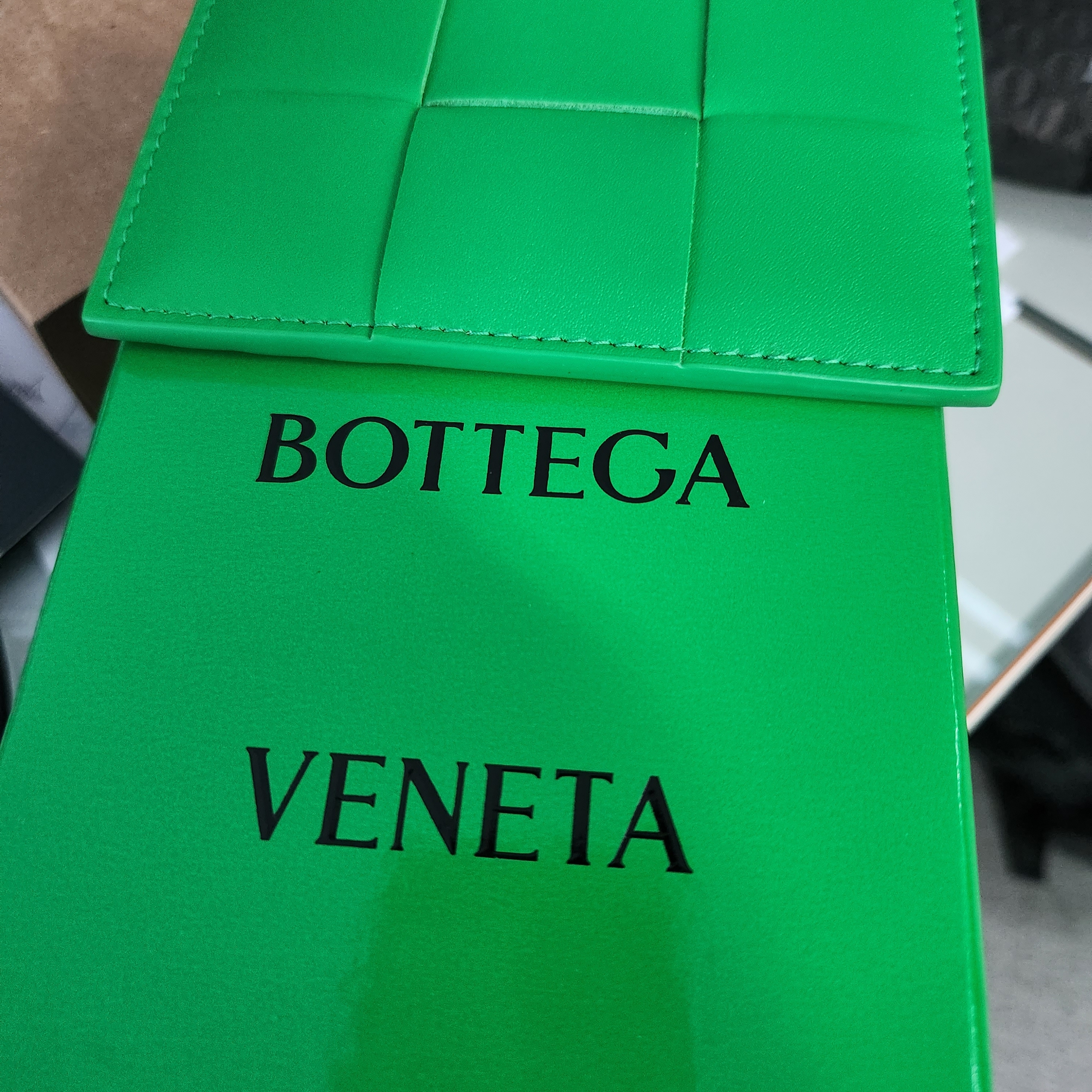 Bottega Veneta Credit Card Case Calfskin Parakeet 착용 스타일 - 2