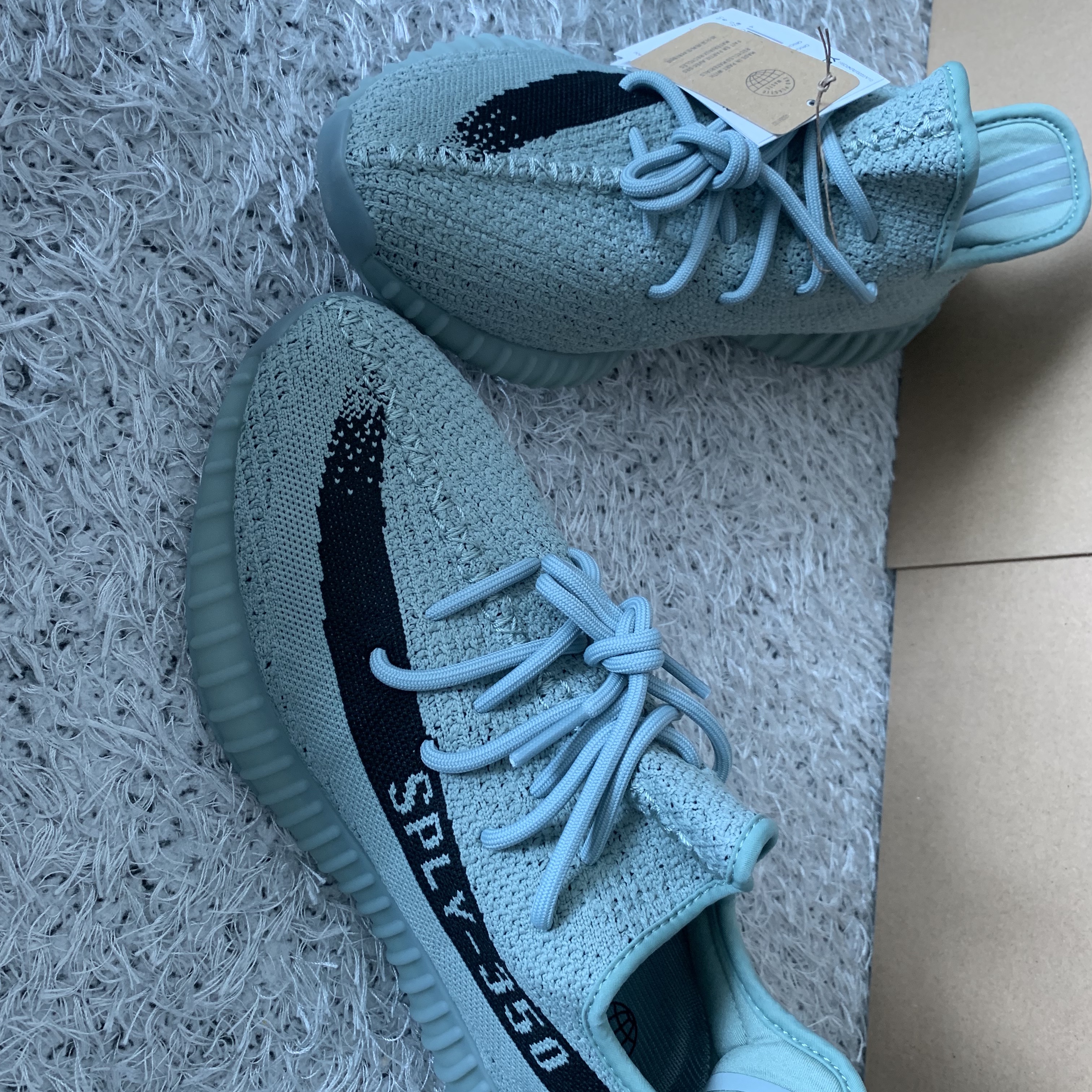 Adidas Yeezy Boost 350 V2 Salt Core Black 착용 스타일 - 1