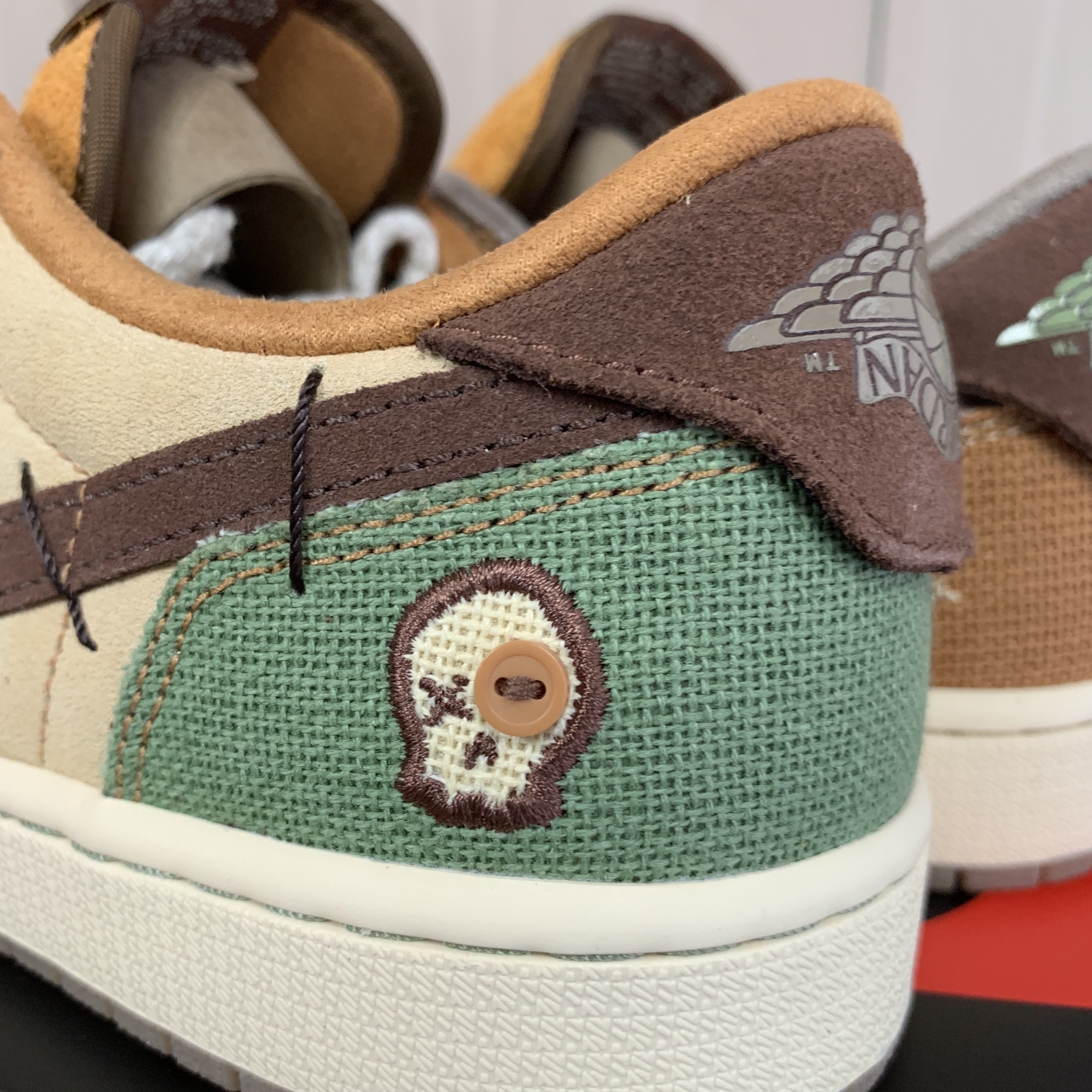 Jordan 1 x Zion Williamson Retro Low OG Flax and Oil Green 착용 스타일 - 4