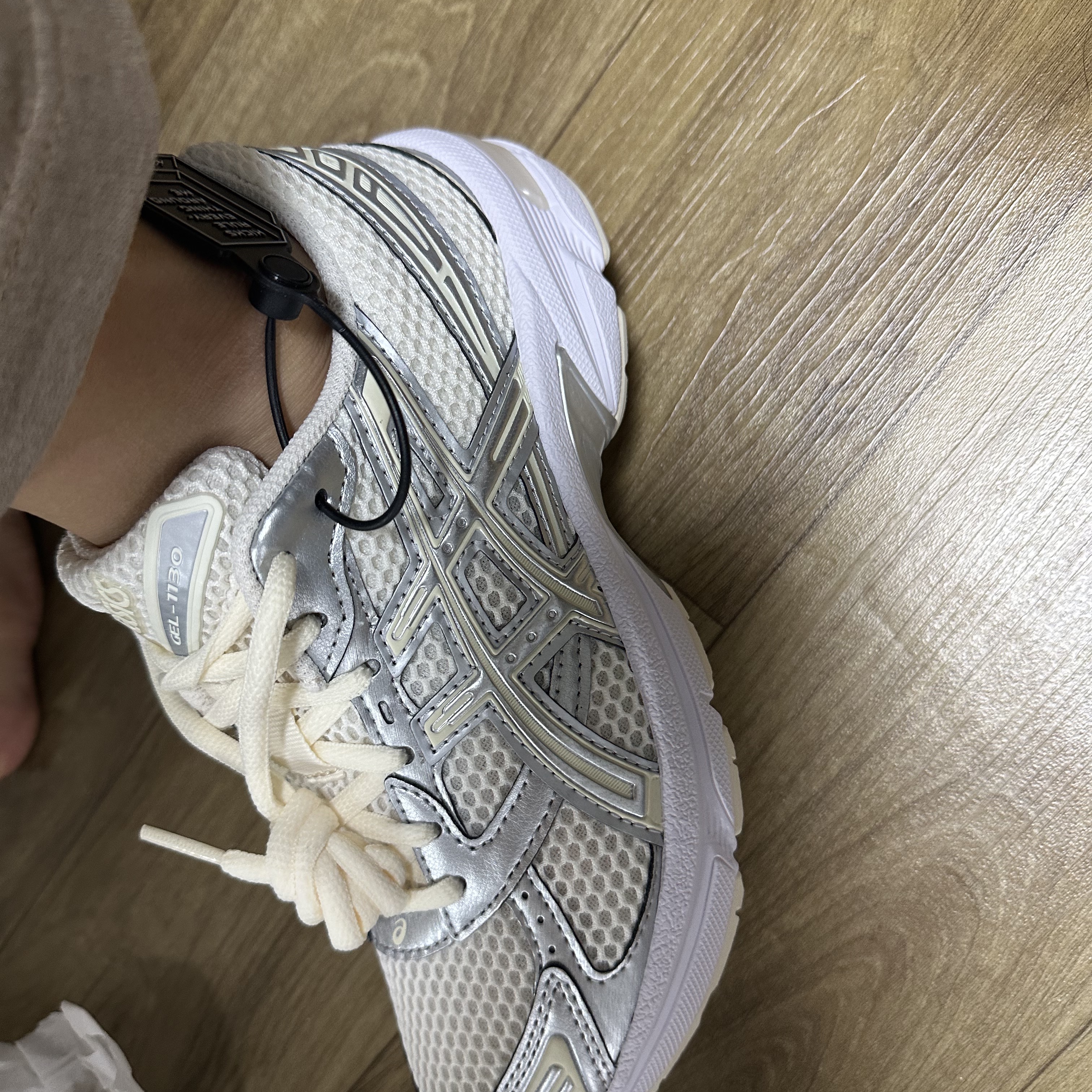 (W) Asics Gel-1130 Cream Pure Silver 착용 스타일
