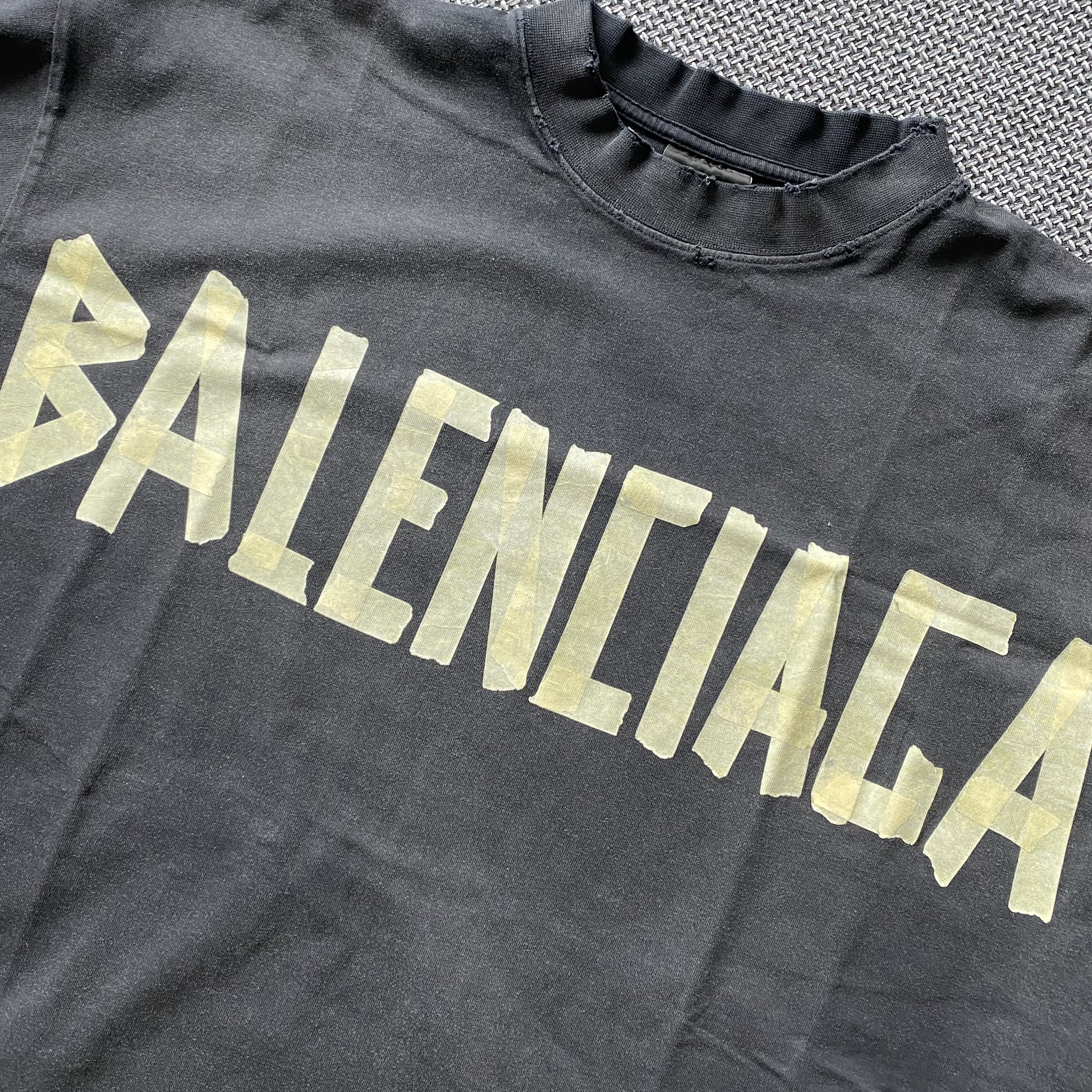 Balenciaga Tape Type Medium Fit T-Shirt Faded Black 착용 스타일