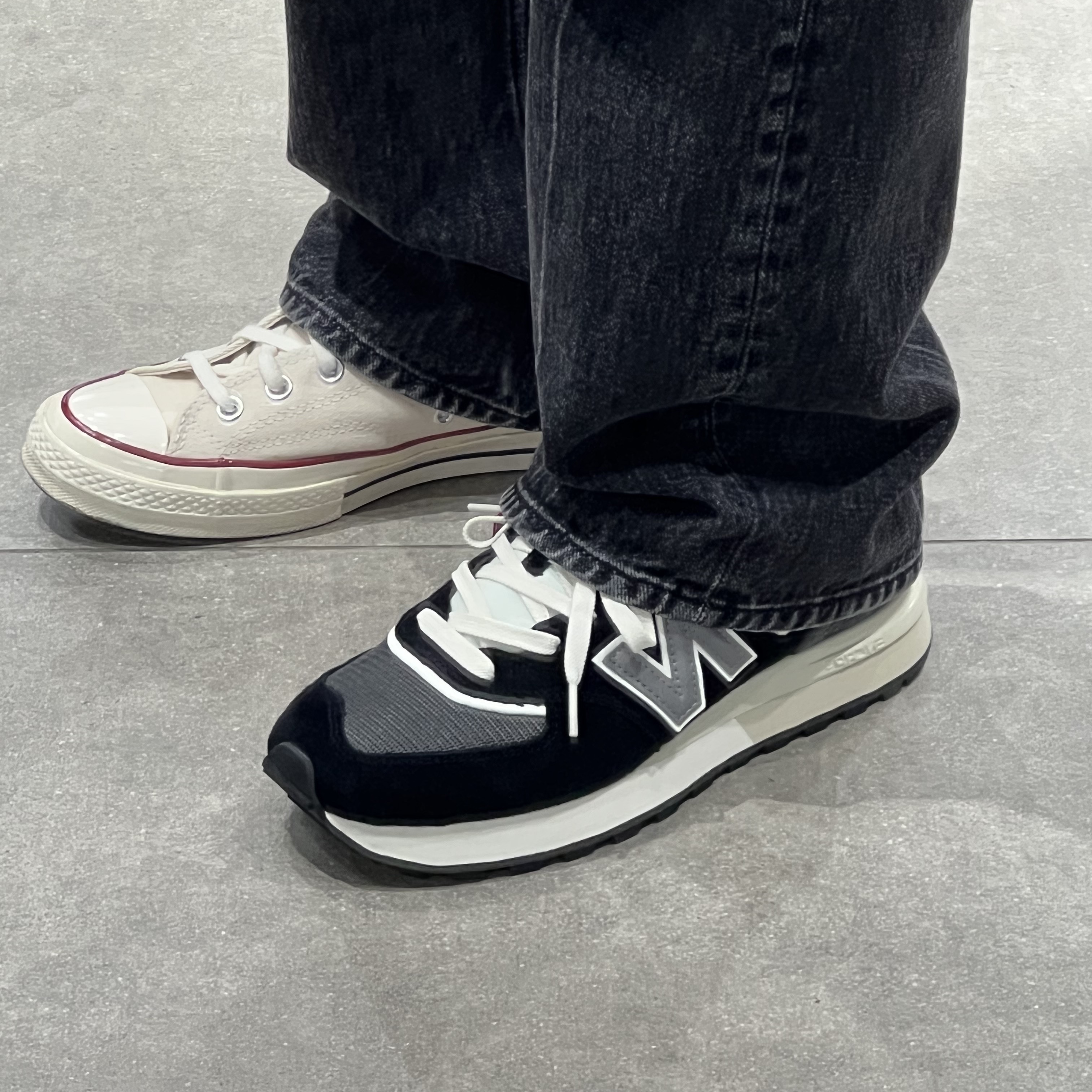New Balance 574 Legacy Black, New Balance 574 Legacy Navy 착용 스타일 - 2