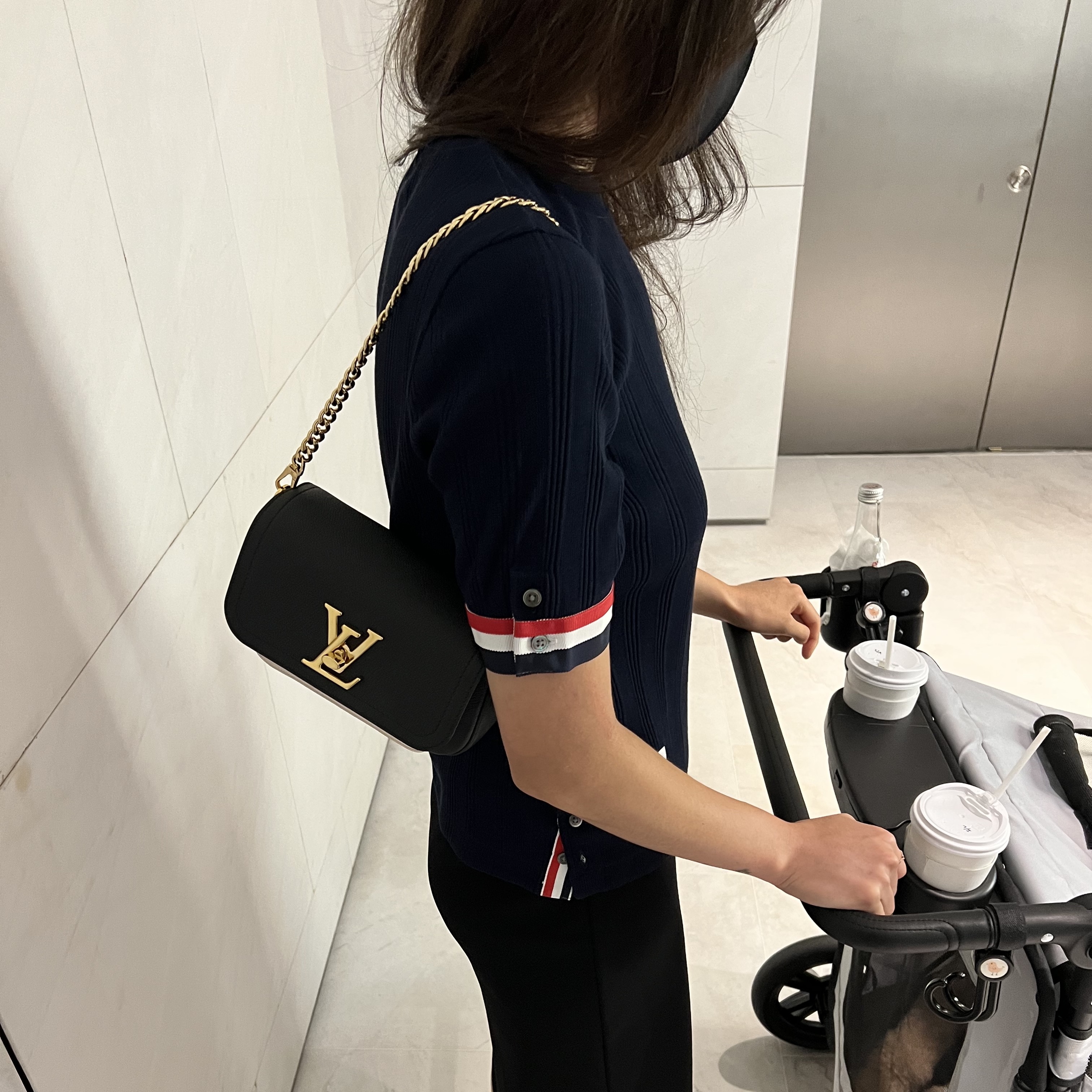Louis Vuitton Lockme Tender Black 착용 스타일