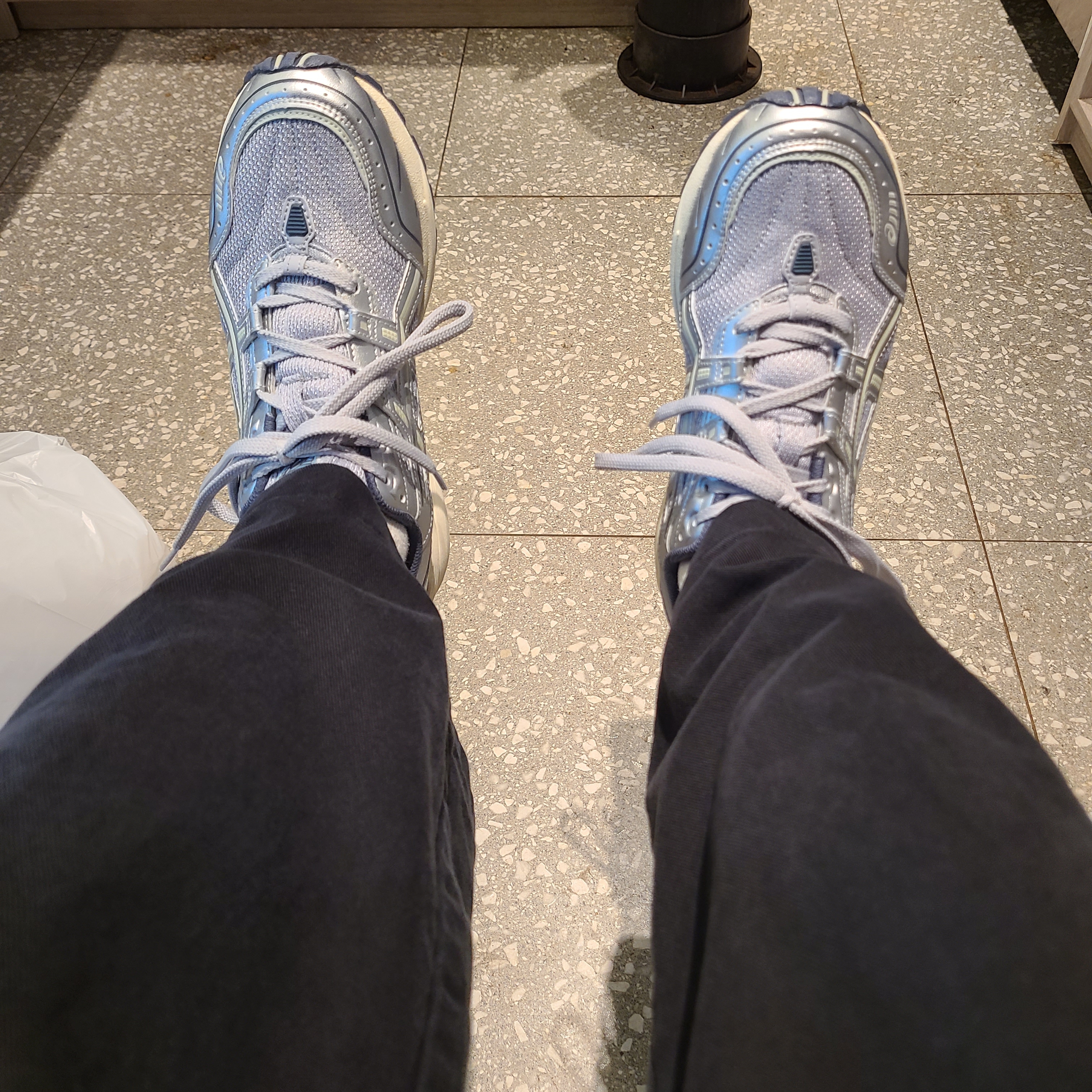 Asics Gel-1090 Piedmont Grey 착용 스타일