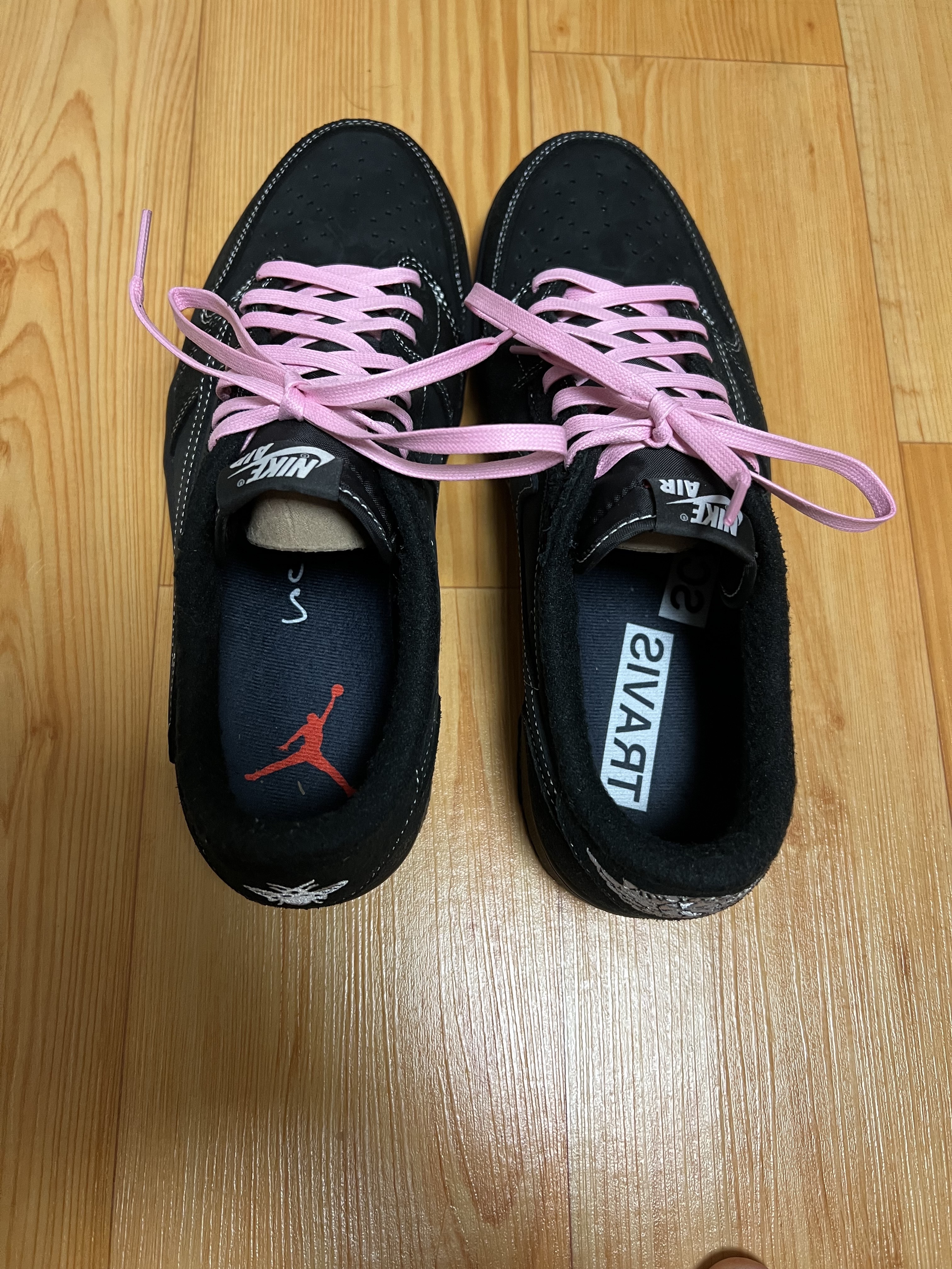 Jordan 1 x Travis Scott Retro Low OG SP Black Phantom 착용 스타일