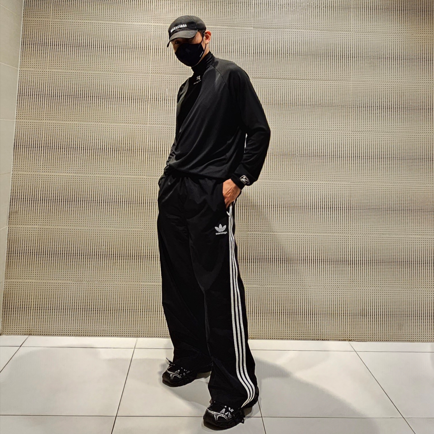 Balenciaga 3XL Sneakers Black White 착용 스타일