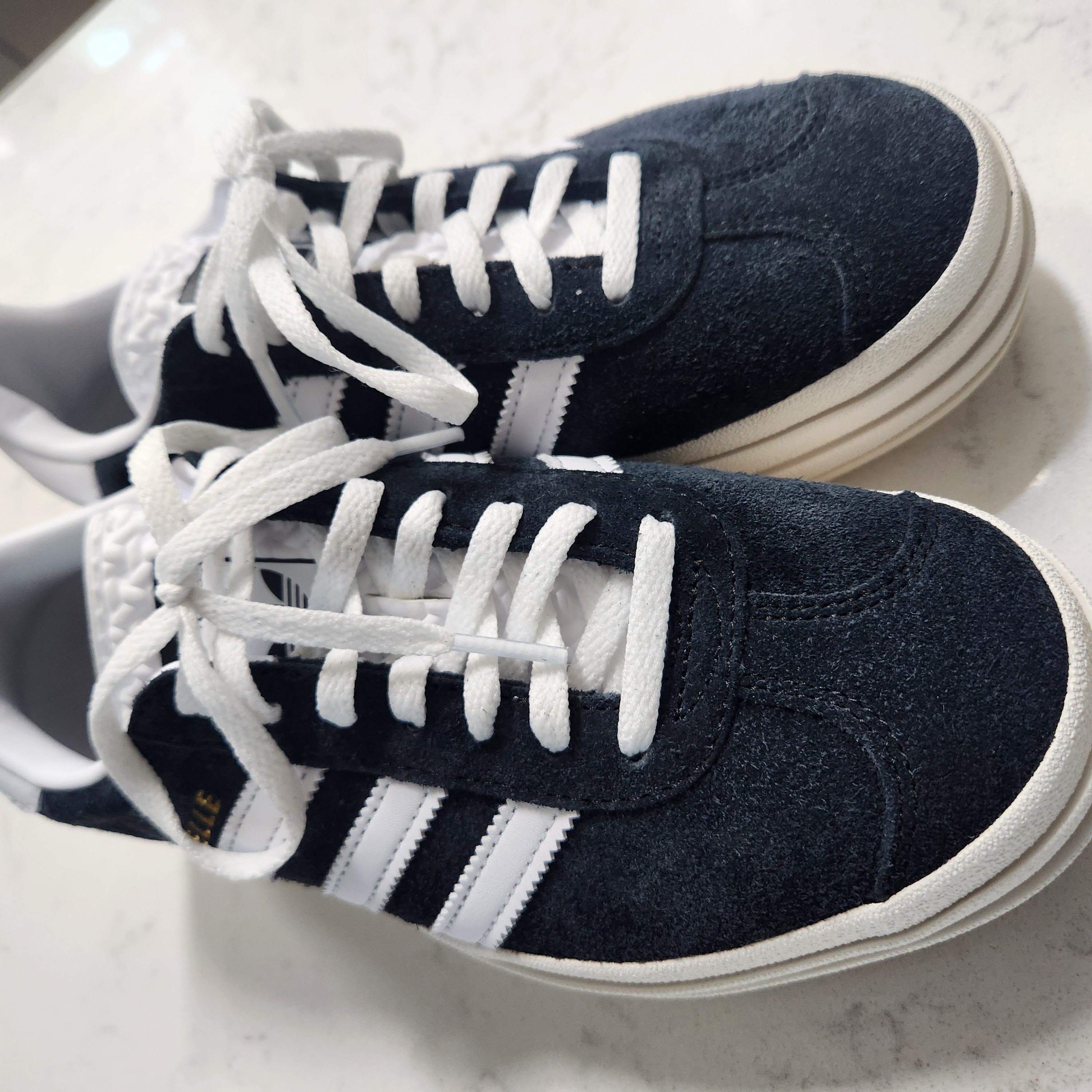 (W) Adidas Gazelle Bold Core Black Cloud White 착용 스타일