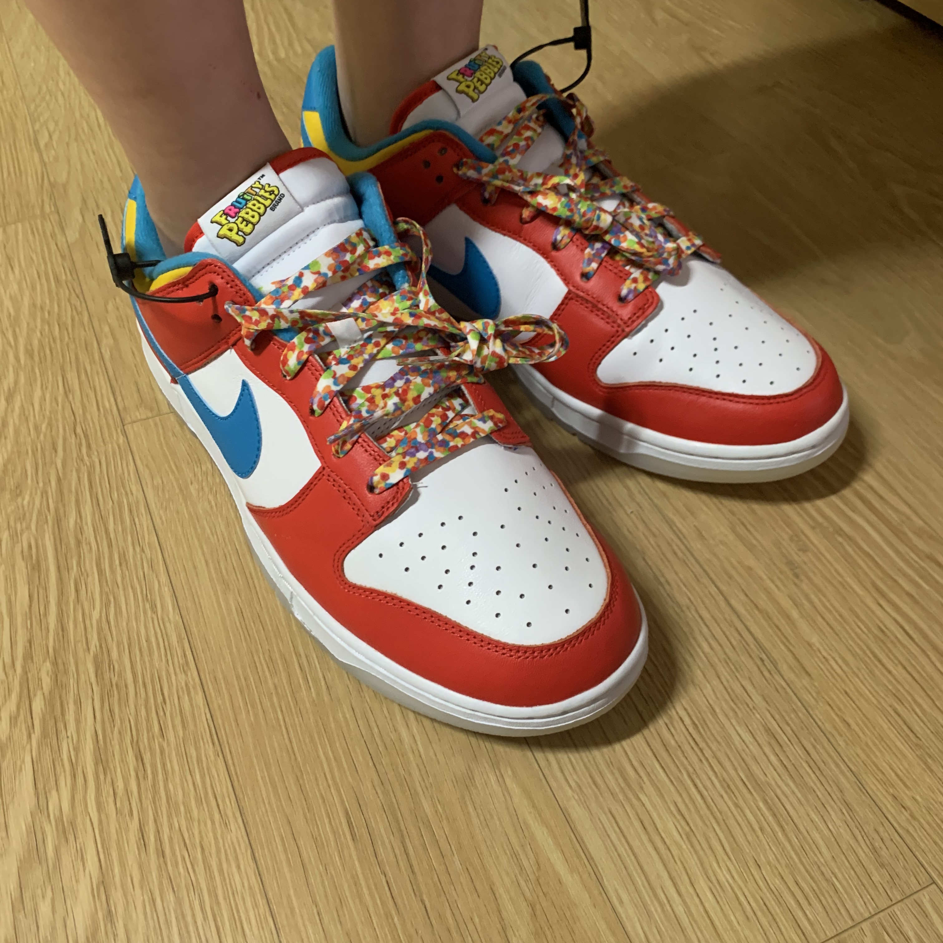 Nike x LeBron James x Fruity Pebbles Dunk Low QS Habanero Red 착용 스타일