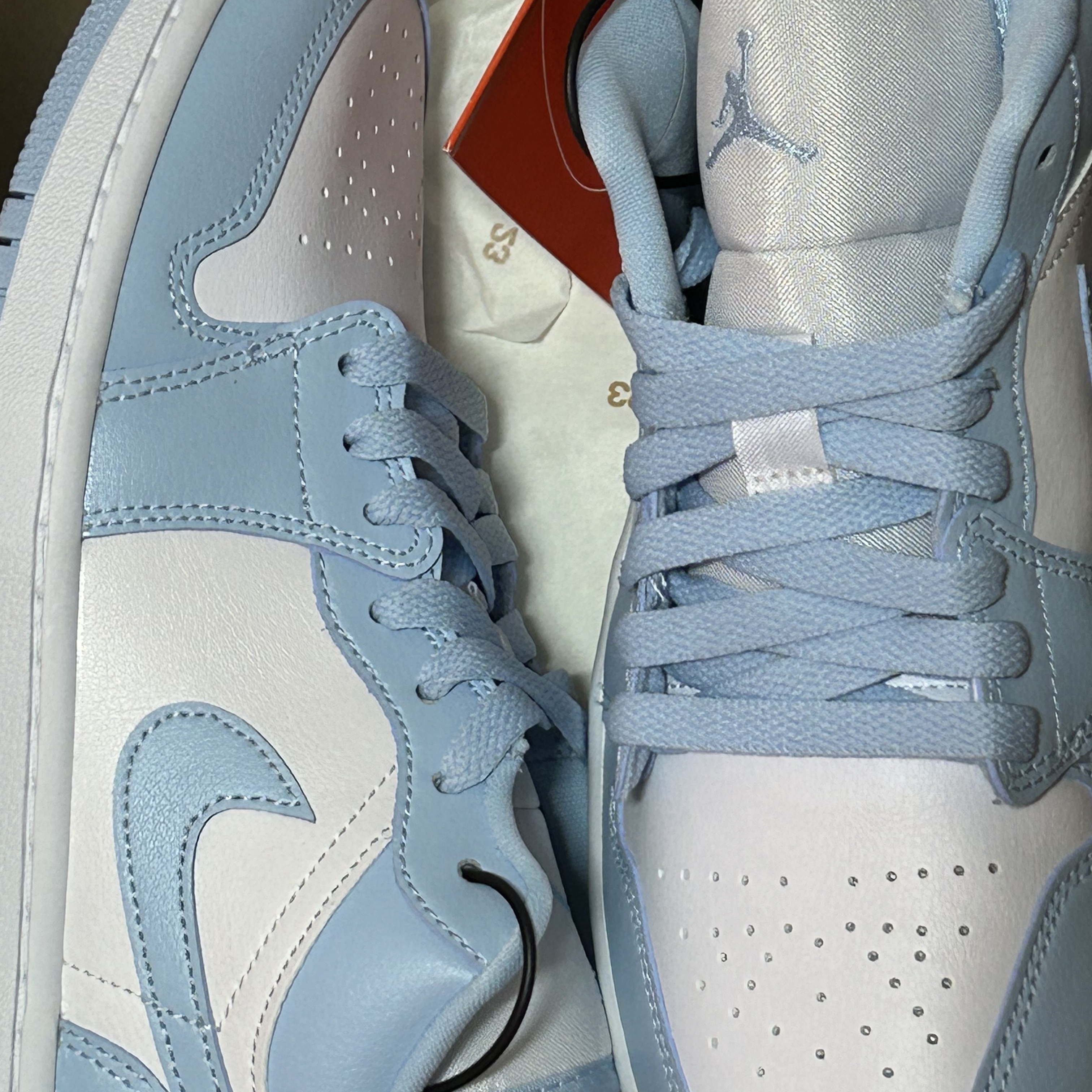 (W) Jordan 1 Low White Ice Blue 착용 스타일