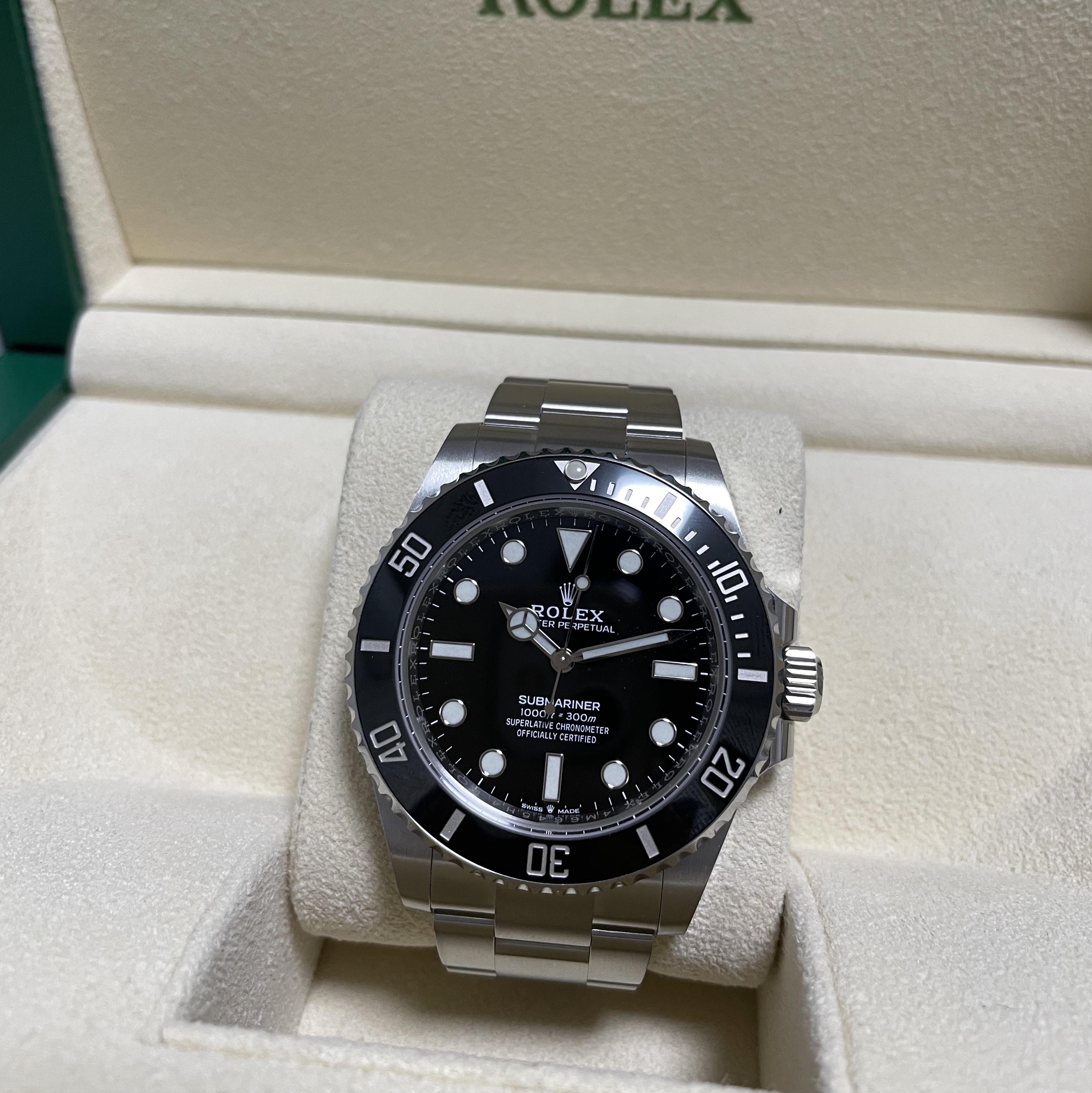 Rolex Submariner 41mm 124060 Black Oyster 착용 스타일