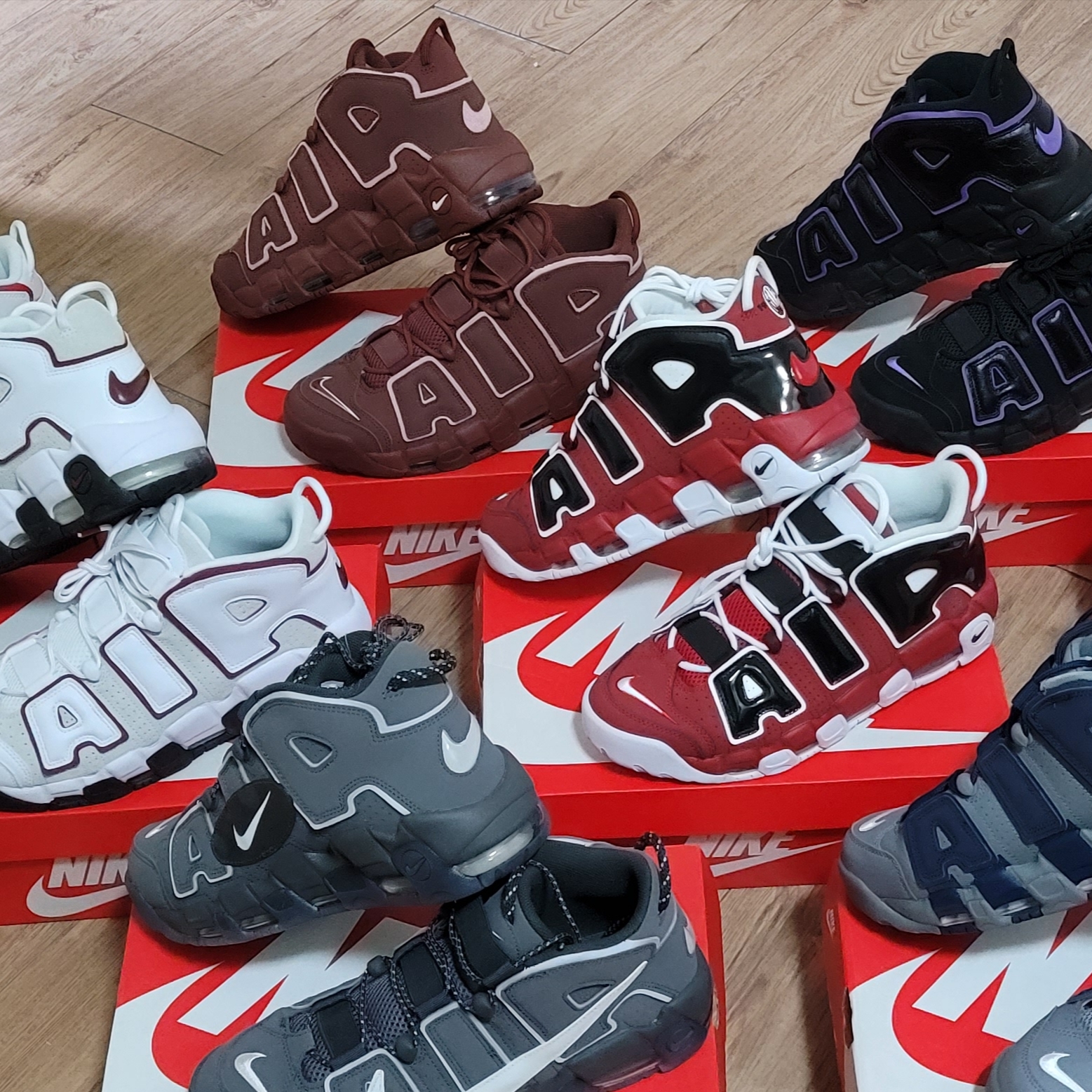 Nike Air More Uptempo 96 Dark Pony and Soft Pink 착용 스타일 - 2