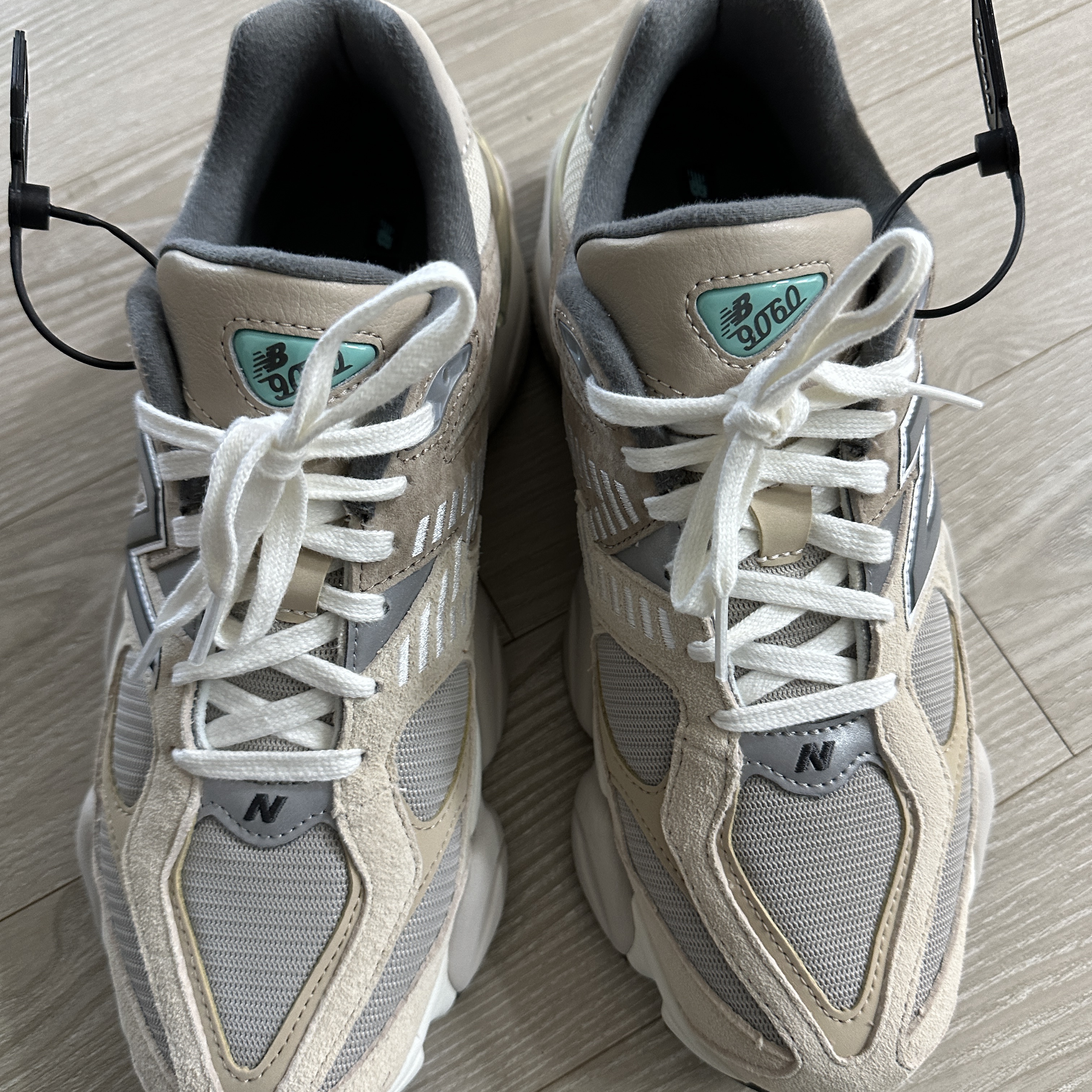 New Balance 9060 Sea Salt 착용 스타일 - 3