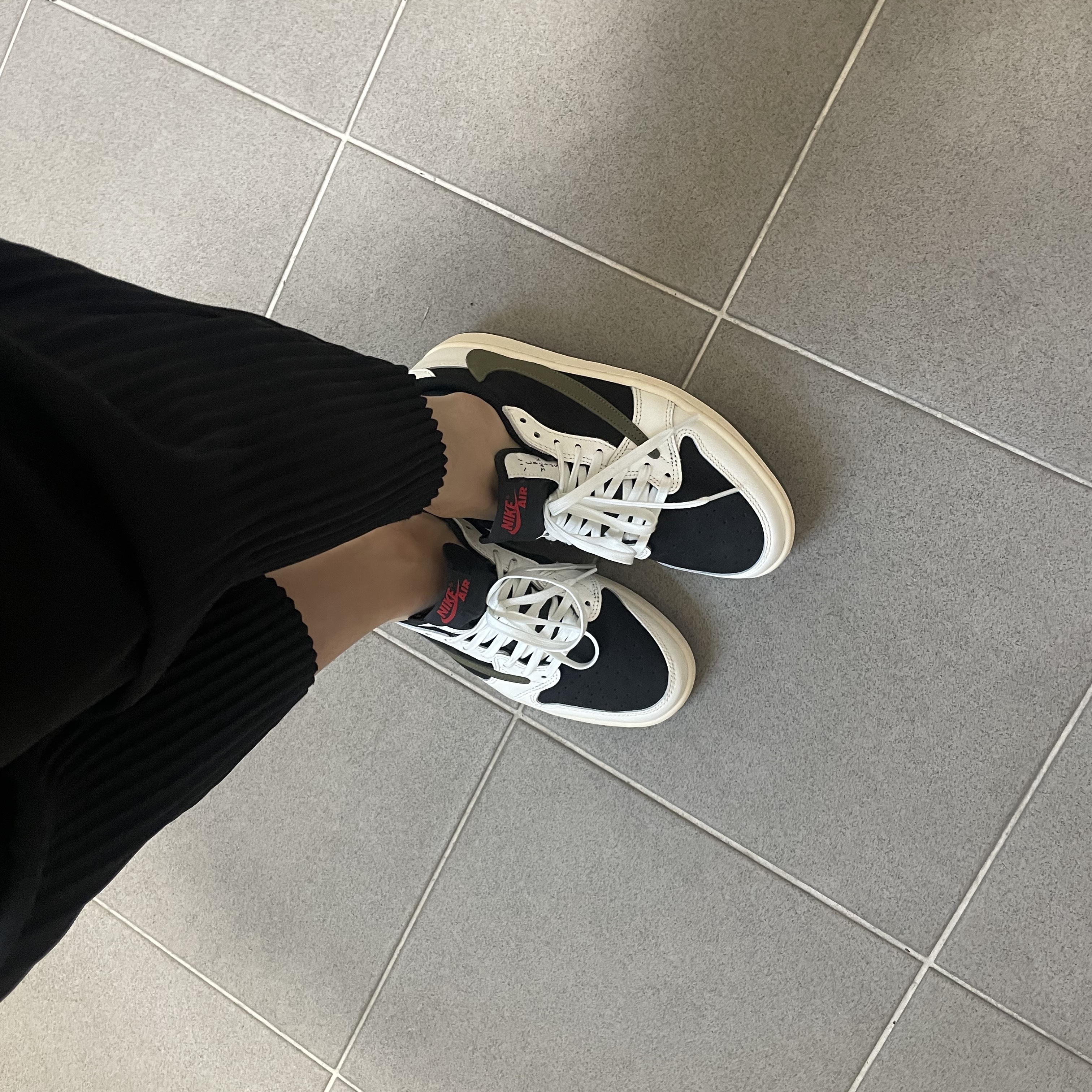 (W) Jordan 1 x Travis Scott Retro Low OG SP Medium Olive 착용 스타일
