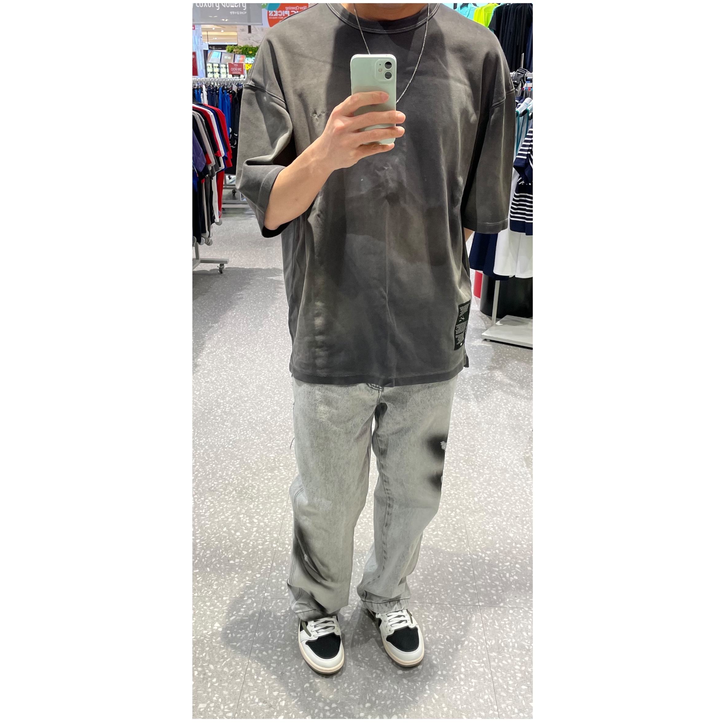 (W) Jordan 1 x Travis Scott Retro Low OG SP Medium Olive 착용 스타일 - 1