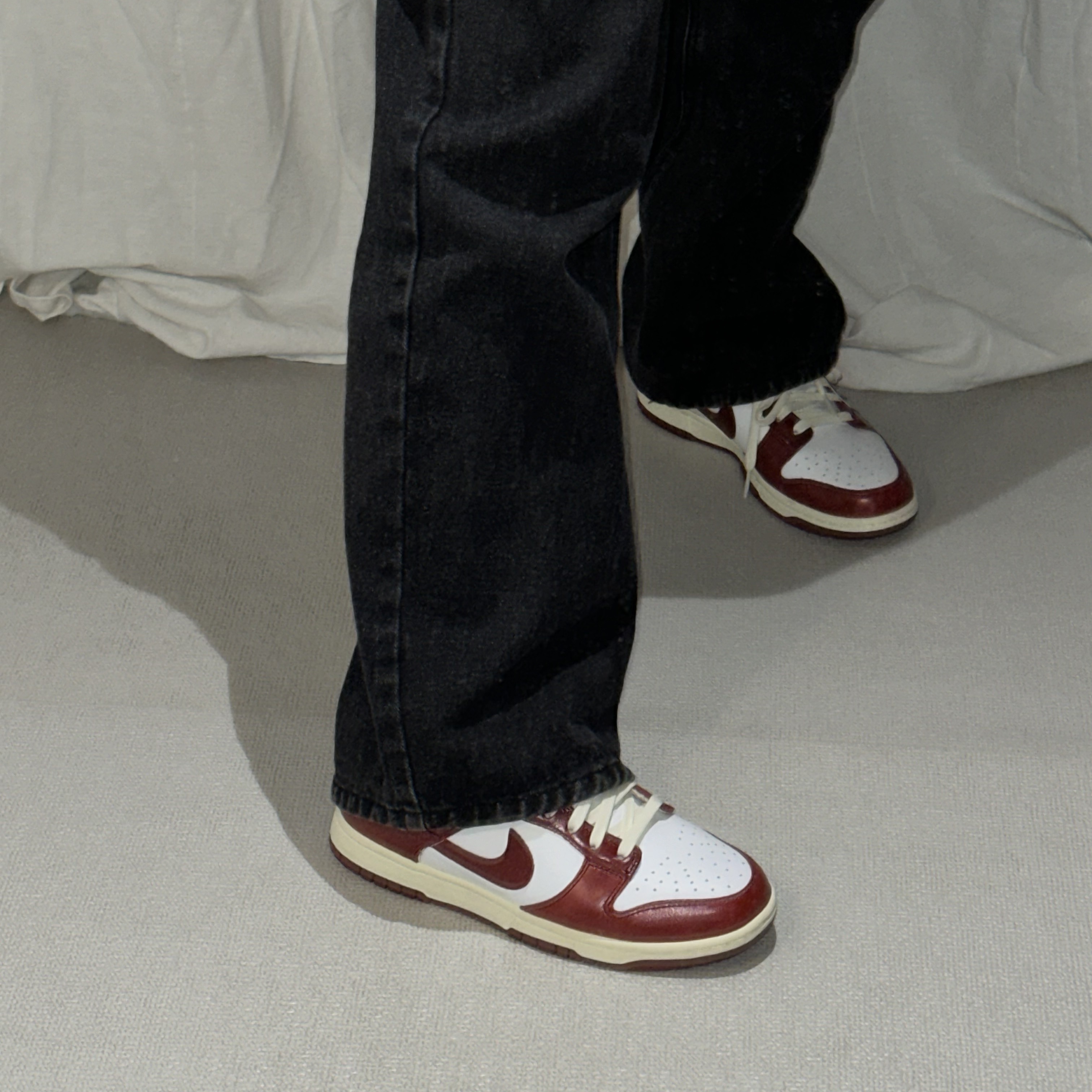 (W) Nike Dunk Low Retro PRM Team Red and White 착용 스타일 - 2