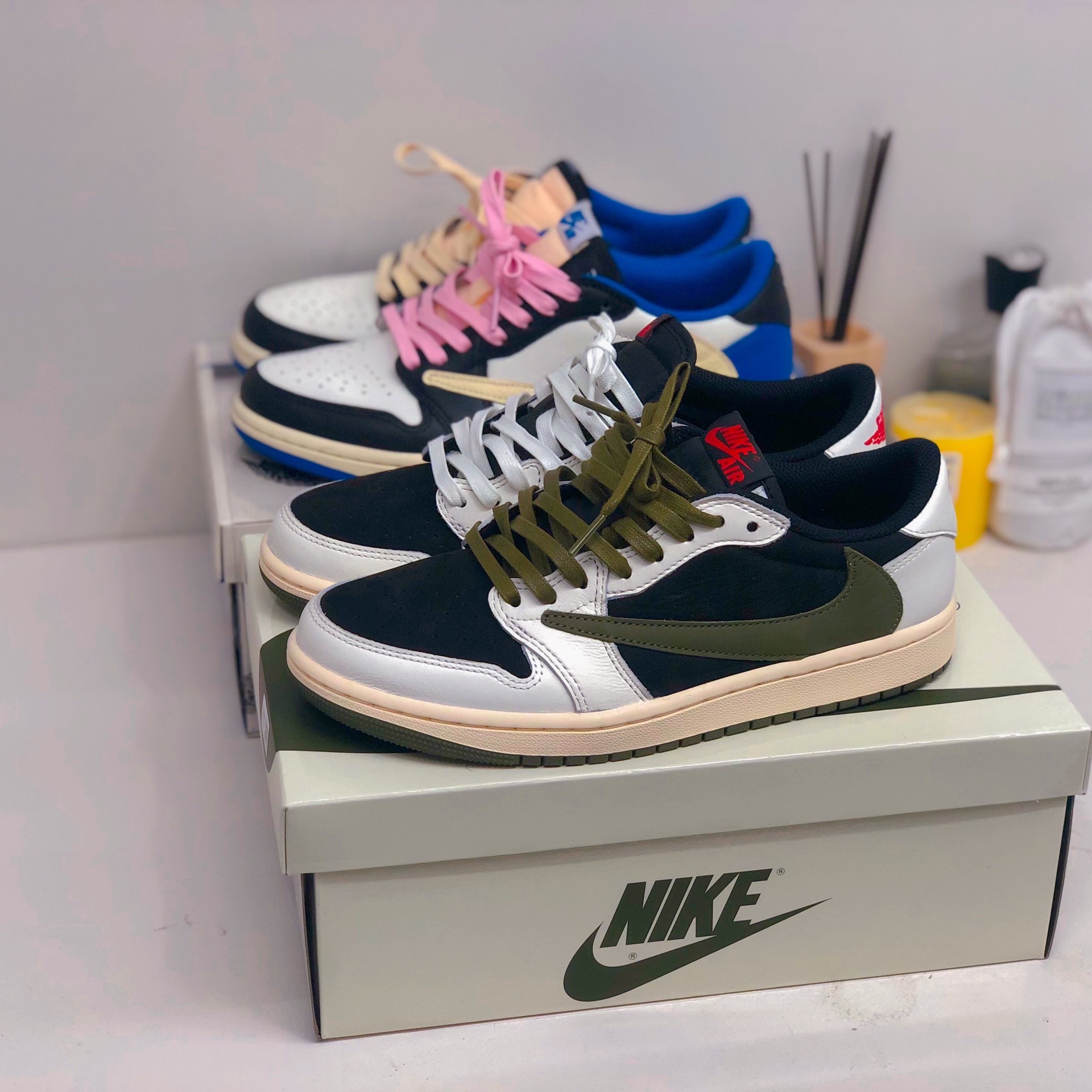 Jordan 1 x Travis Scott x Fragment Retro Low OG SP Military Blue, (W) Jordan 1 x Travis Scott Retro Low OG SP Medium Olive 착용 스타일