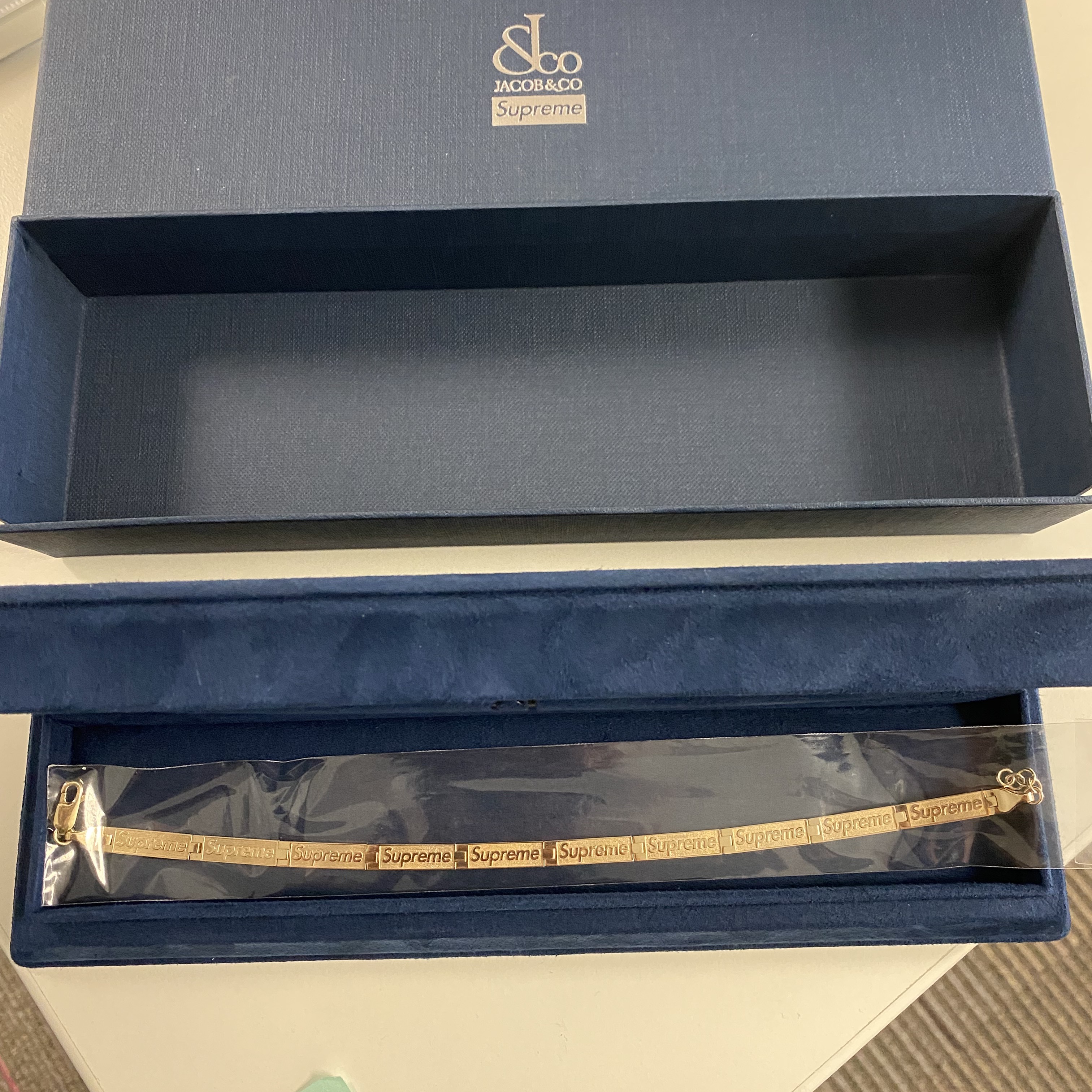 Supreme x Jacob & Co Logo Link Bracelet 14K Gold - 23SS 착용 스타일