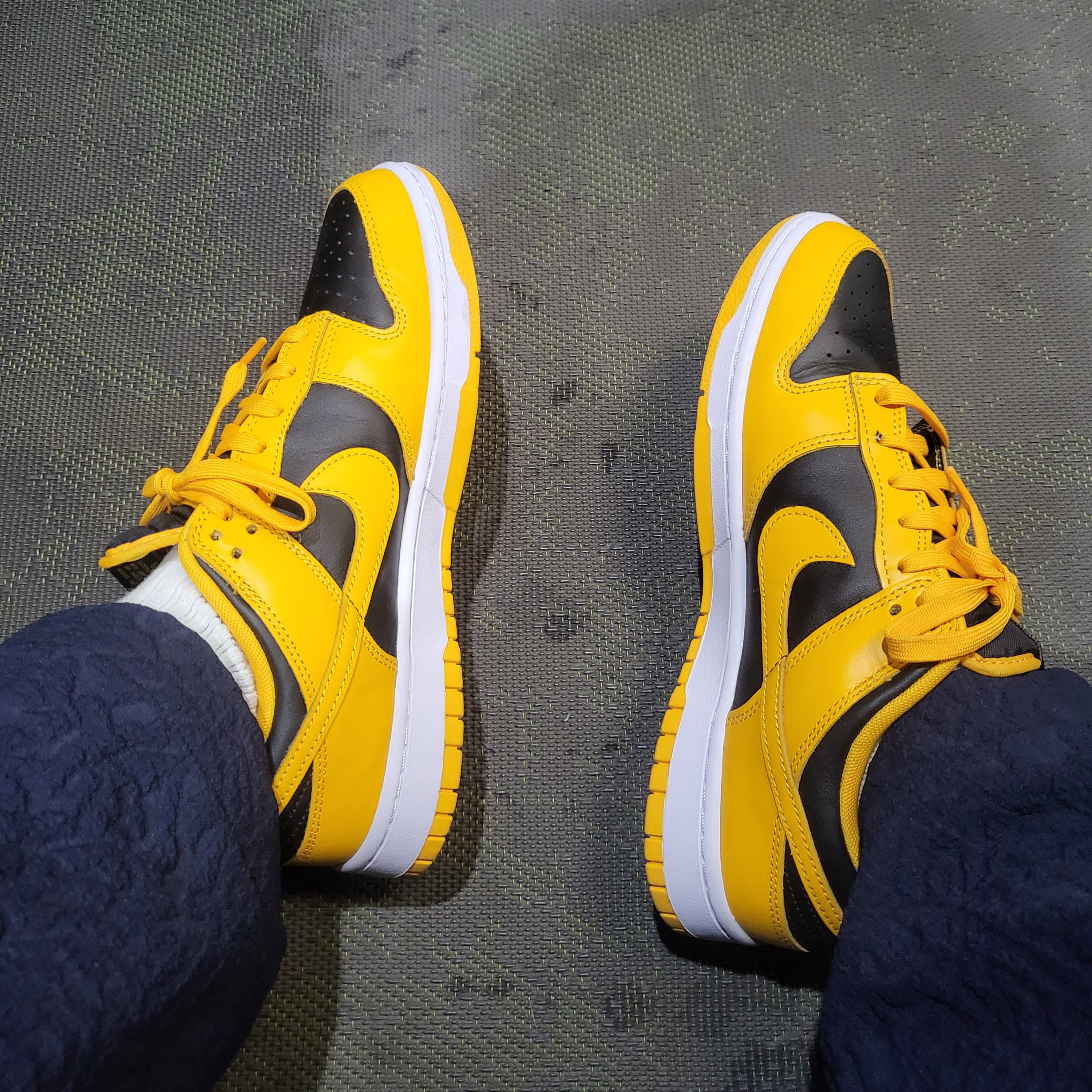 Nike Dunk Low Retro Championship Goldenrod 착용 스타일 - 2