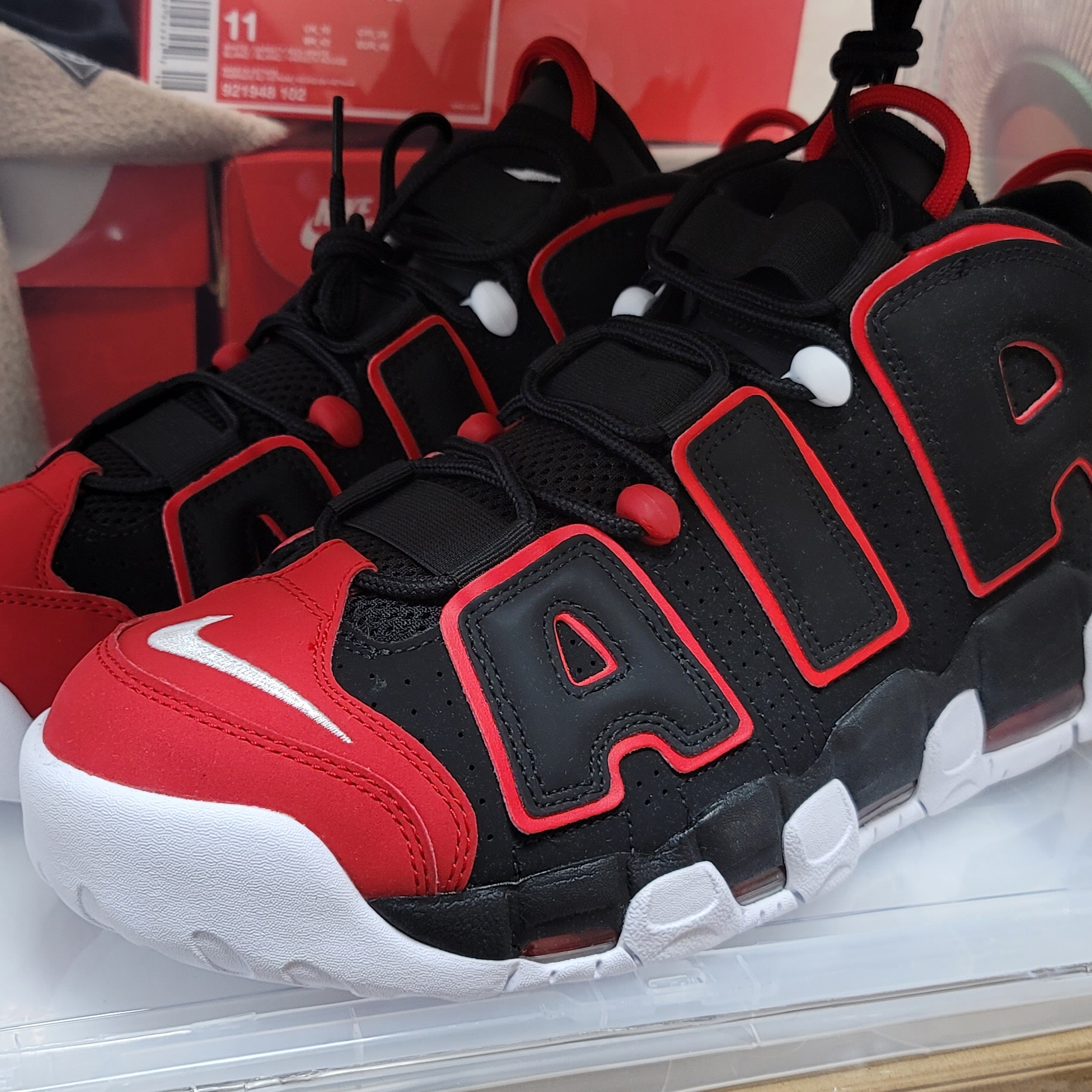Nike Air More Uptempo 96 Black University Red 착용 스타일