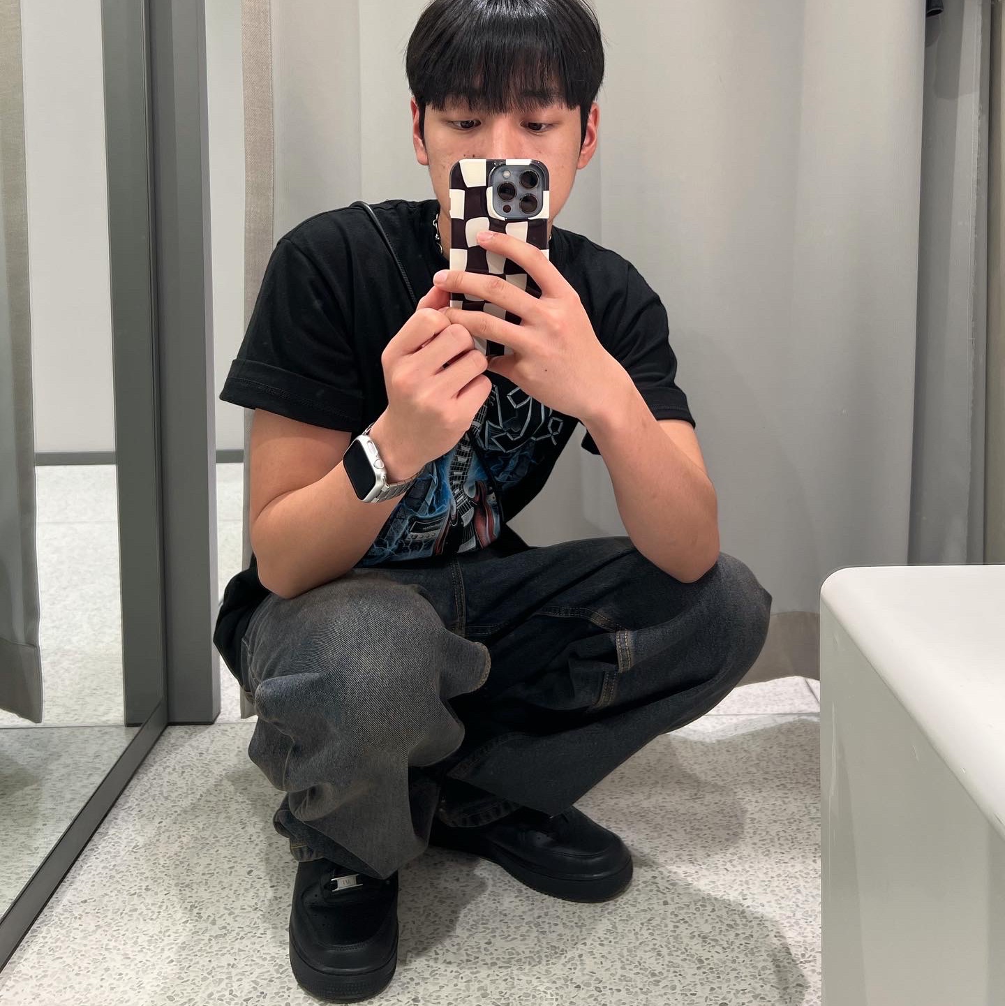 Nike Air Force 1 '07 Low Triple Black 착용 스타일