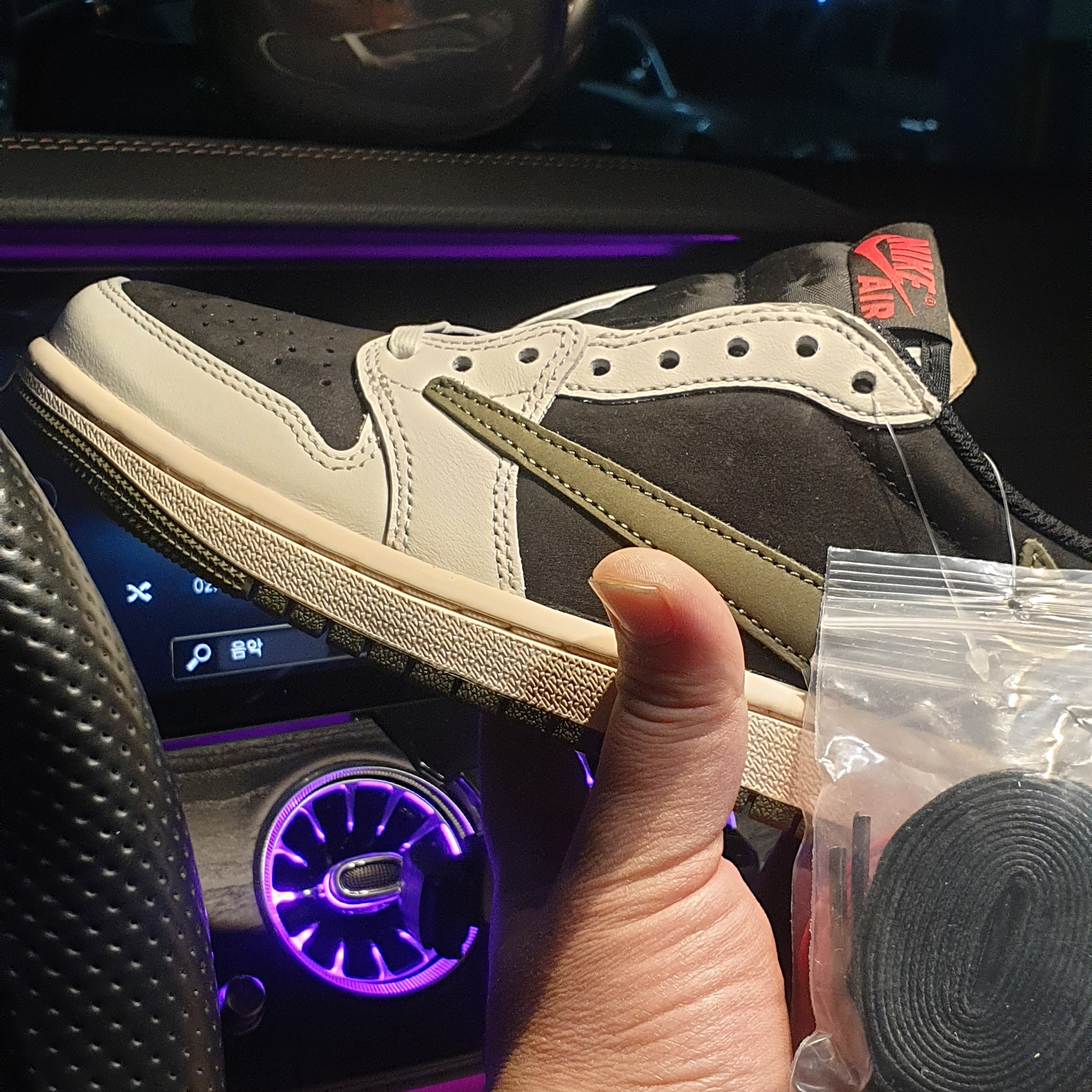 (W) Jordan 1 x Travis Scott Retro Low OG SP Medium Olive 착용 스타일